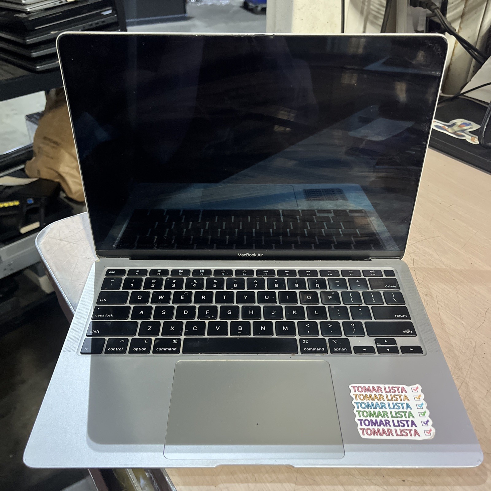 APPLE MACBOOK AIR 13″ SCISSOR, 2020 CORE I3-1000NG4 1.1GHZ 8GB RAM 256SSD .