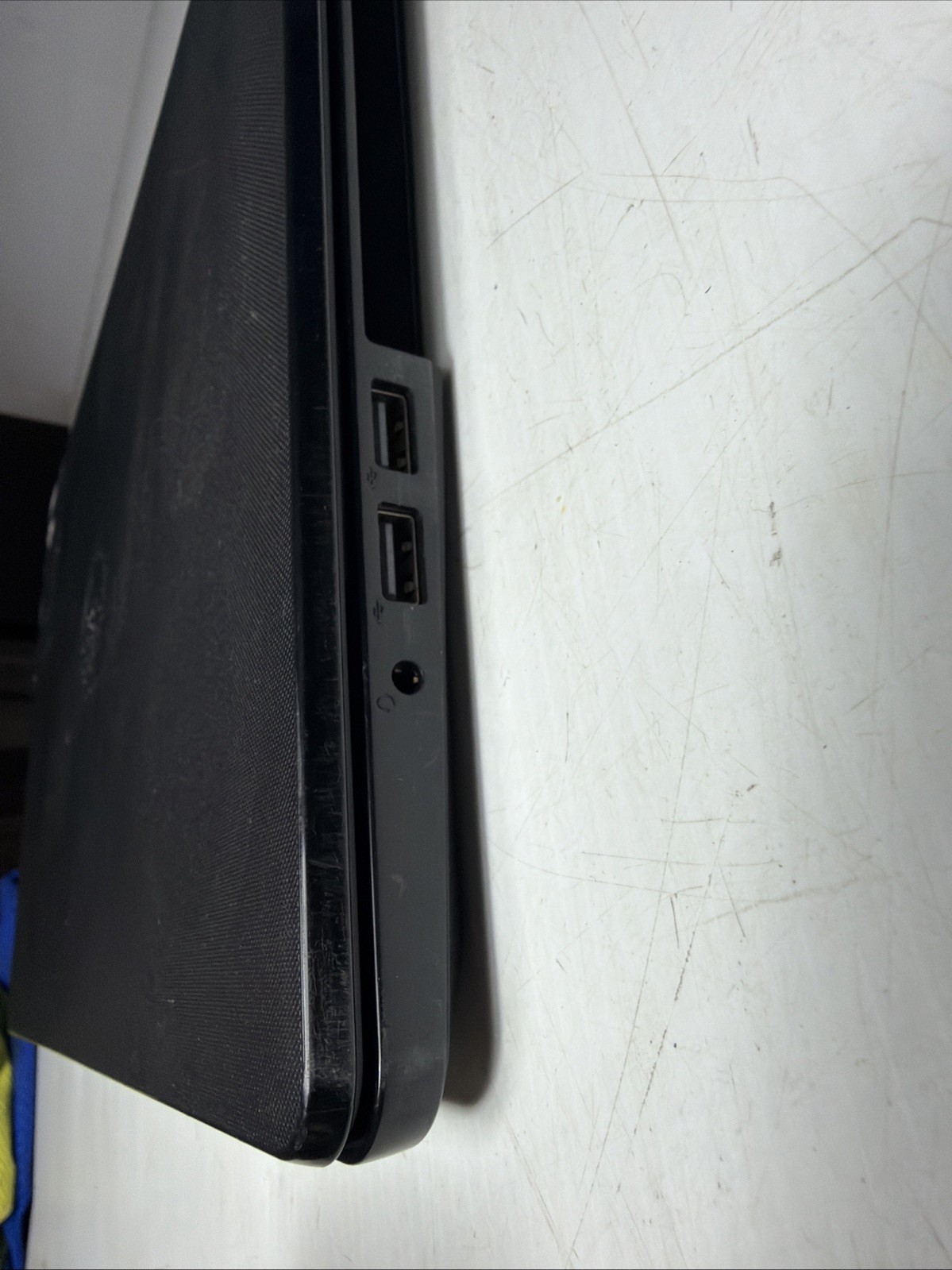 Dell Inspiron 3558 15″ Laptop i3-5015u 4gb Ram No Drives Boots Bios
