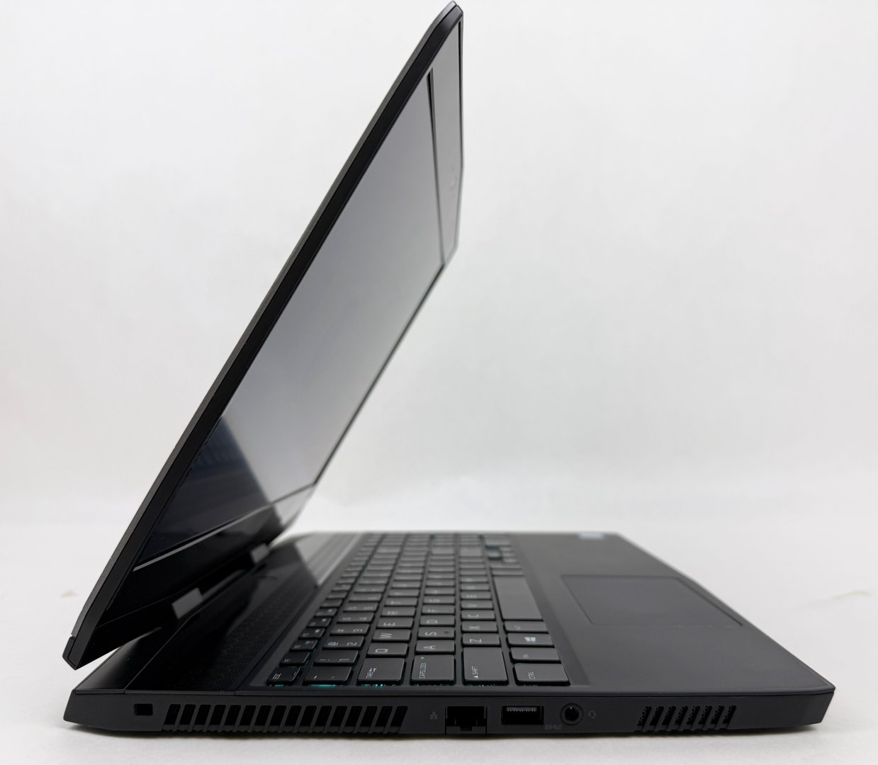 Alienware m15 15.6″ FHD i7-8750H 2.2GHz 32GB 256GB+1TB GTX 1070 W11H