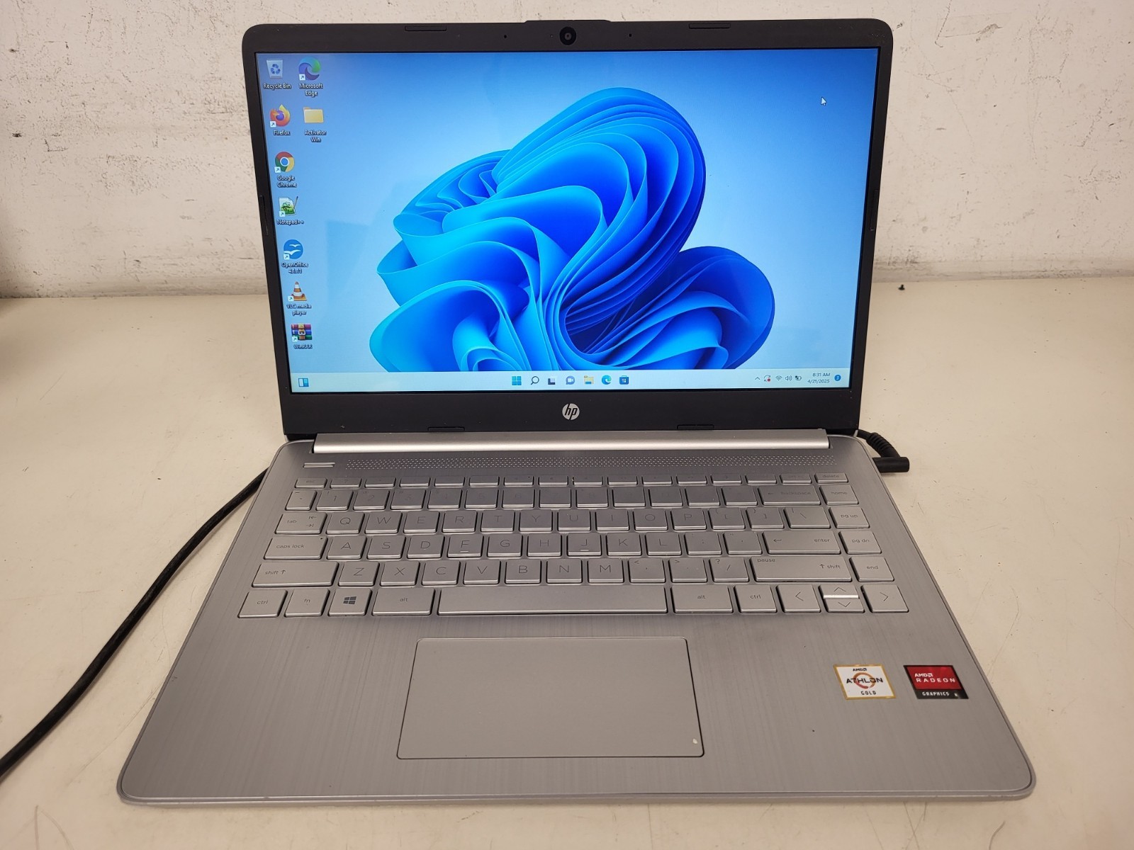 HP Laptop 14z-fq0000 Amd Athlon Gold 3150u 2.4ghz 8gb ram 128gb ssd 5CD0454W4R