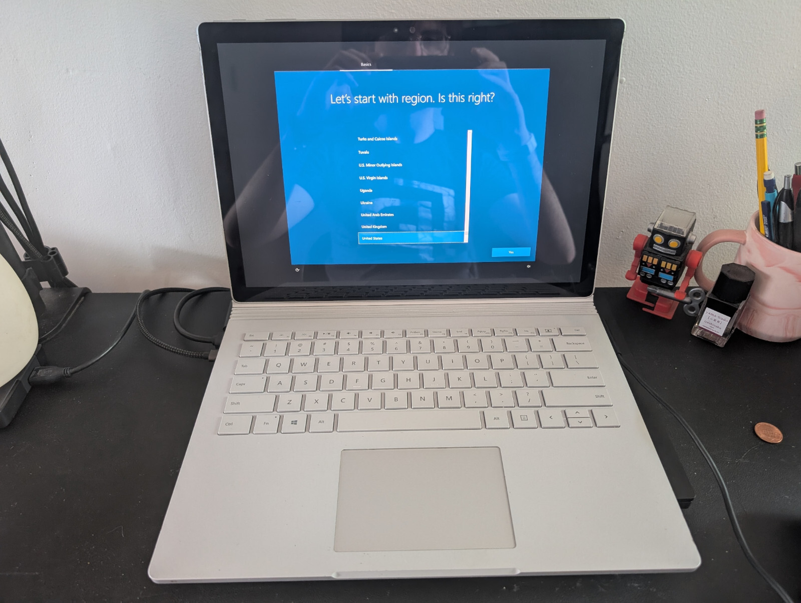 Microsoft Surface Book 13.5 inch (512GB, Intel i7-6600U, 2.6GHz, 16GB)…