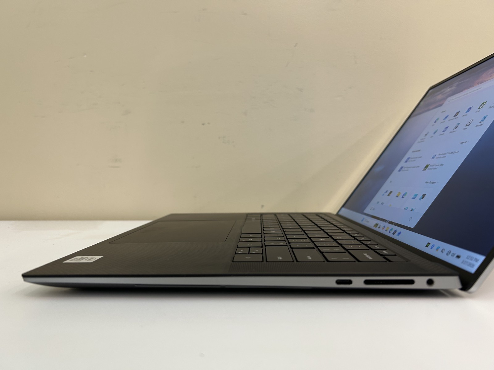 LAPTOP Dell Precision 5550 15.6″ i7-10850H 1 TB NVMe SSD 32GB RAM Win 11 Pro