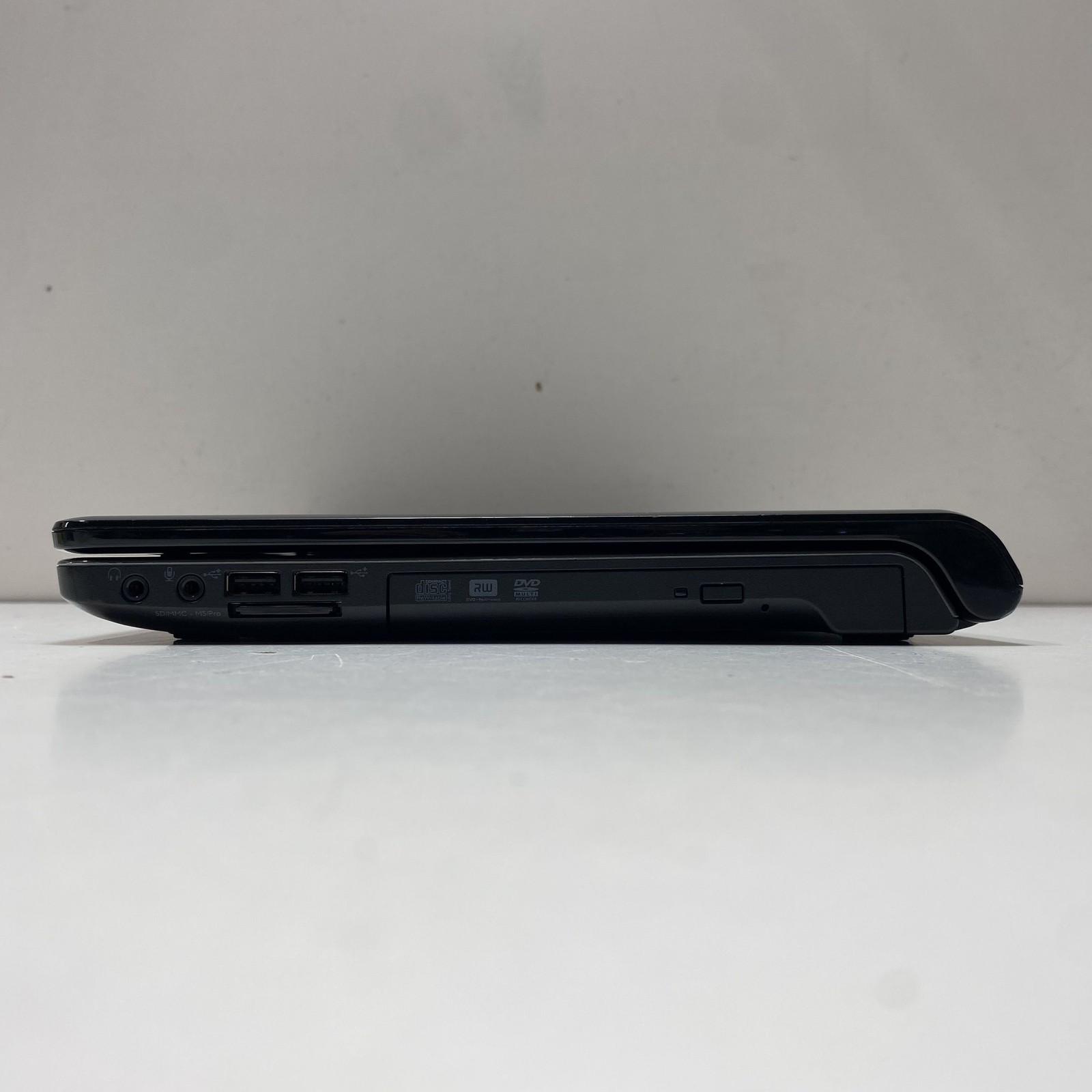 Dell Inspiron 1564 – 15.6″ Intel Core i5 Processor (No Hard Drive)