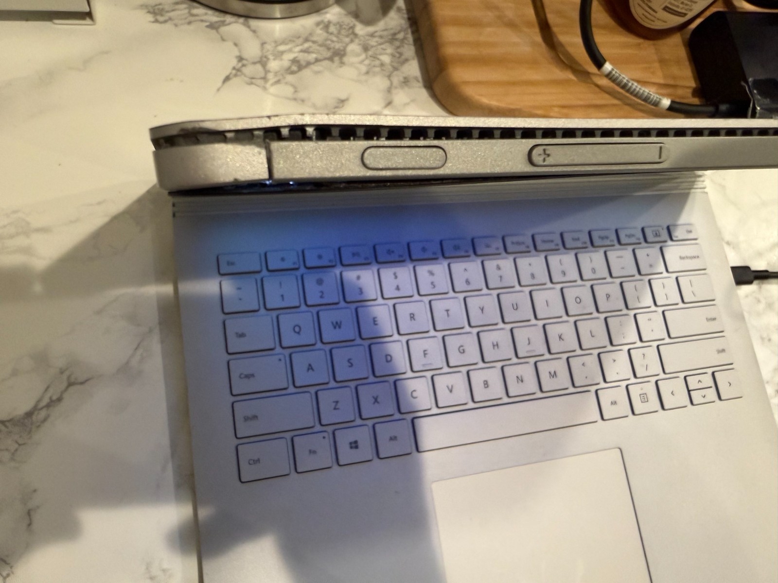 Microsoft Surface Book 2 1832 13.5″ i5 8350U 1.70GHz/ 8GB / 256GB SSD / Adapter