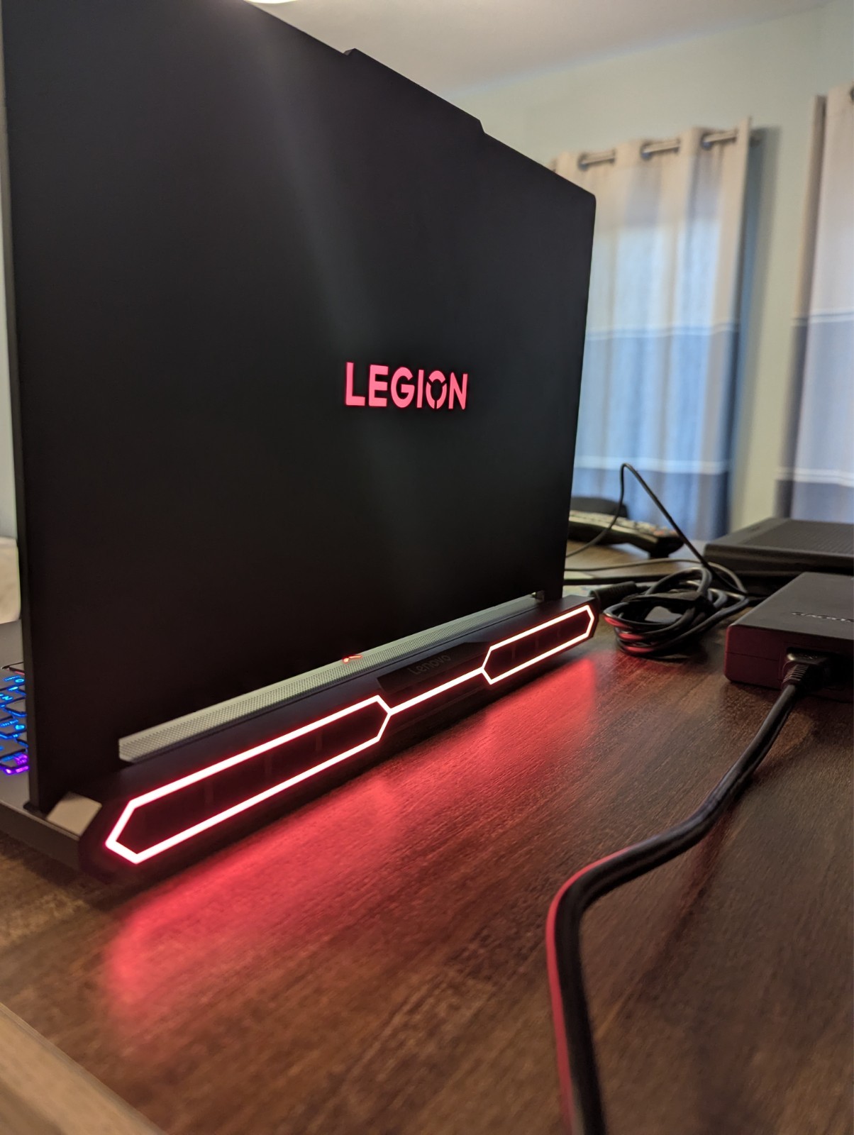 Legion Pro 7i RTX 5090 32GB 16″ OLED Intel Core Ultra 9 275HX