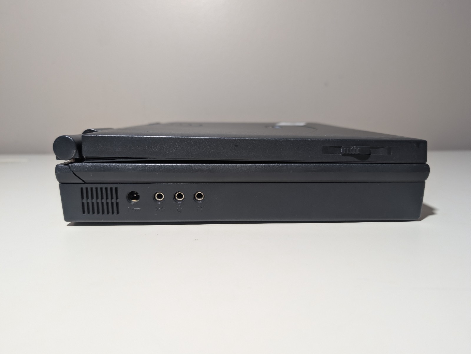 HP OMNIBOOK 4000CT | 486DX2-50Mhz | 16MB RAM | NO HDD Vintage Computing RARE