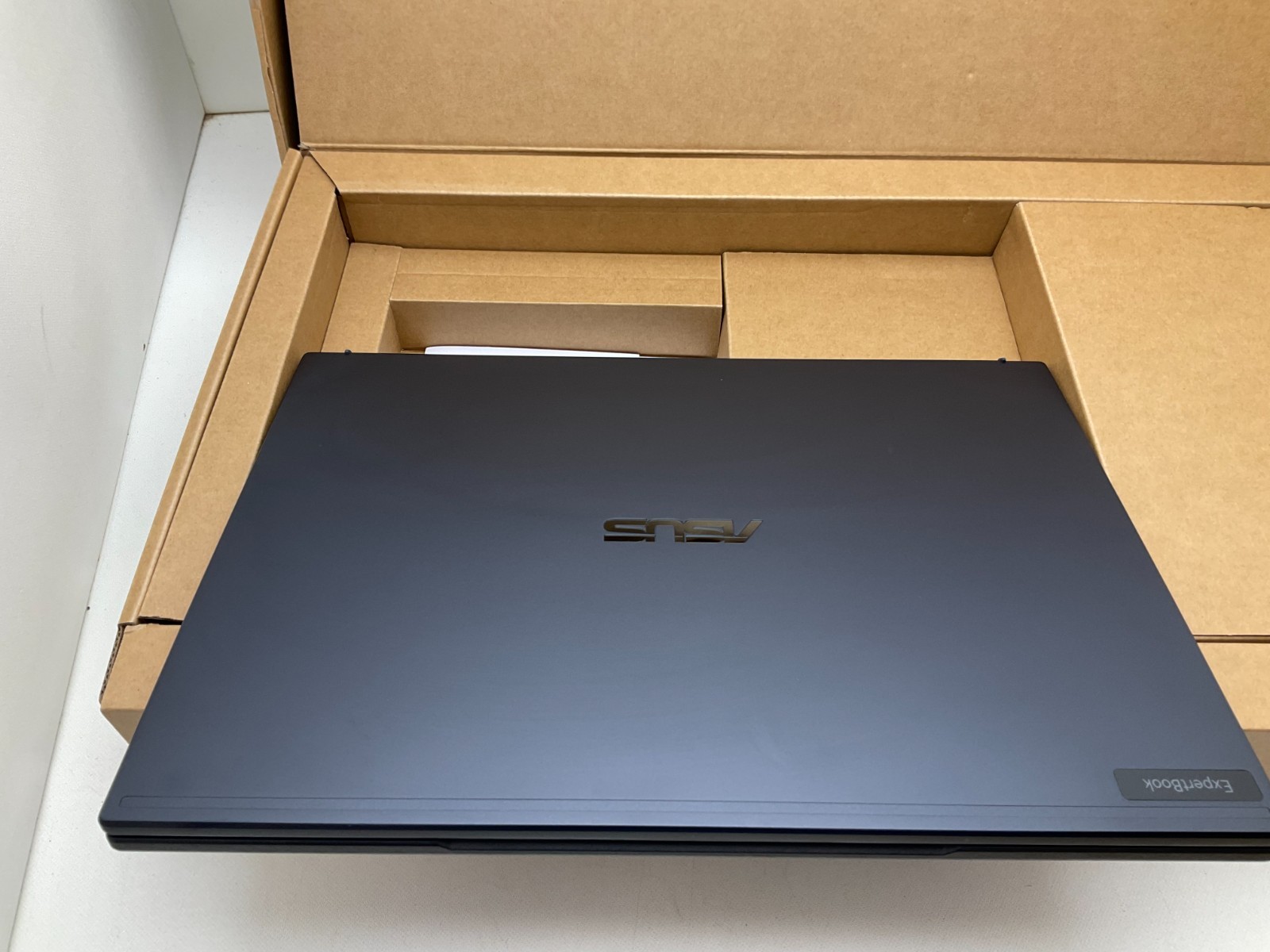 Asus ExpertBook B3 B3404 B3404CMA-XS74 14″ Notebook – Core Ultra 7 – 512Gb – 16G