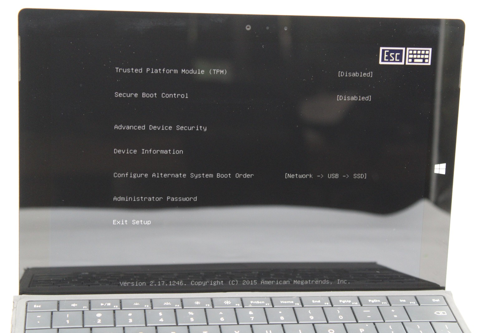 Microsoft Surface 3 WiFi + LTE _ Atom 7-Z8700 @ 1.6 _ 4GB / 128GB _ No OS