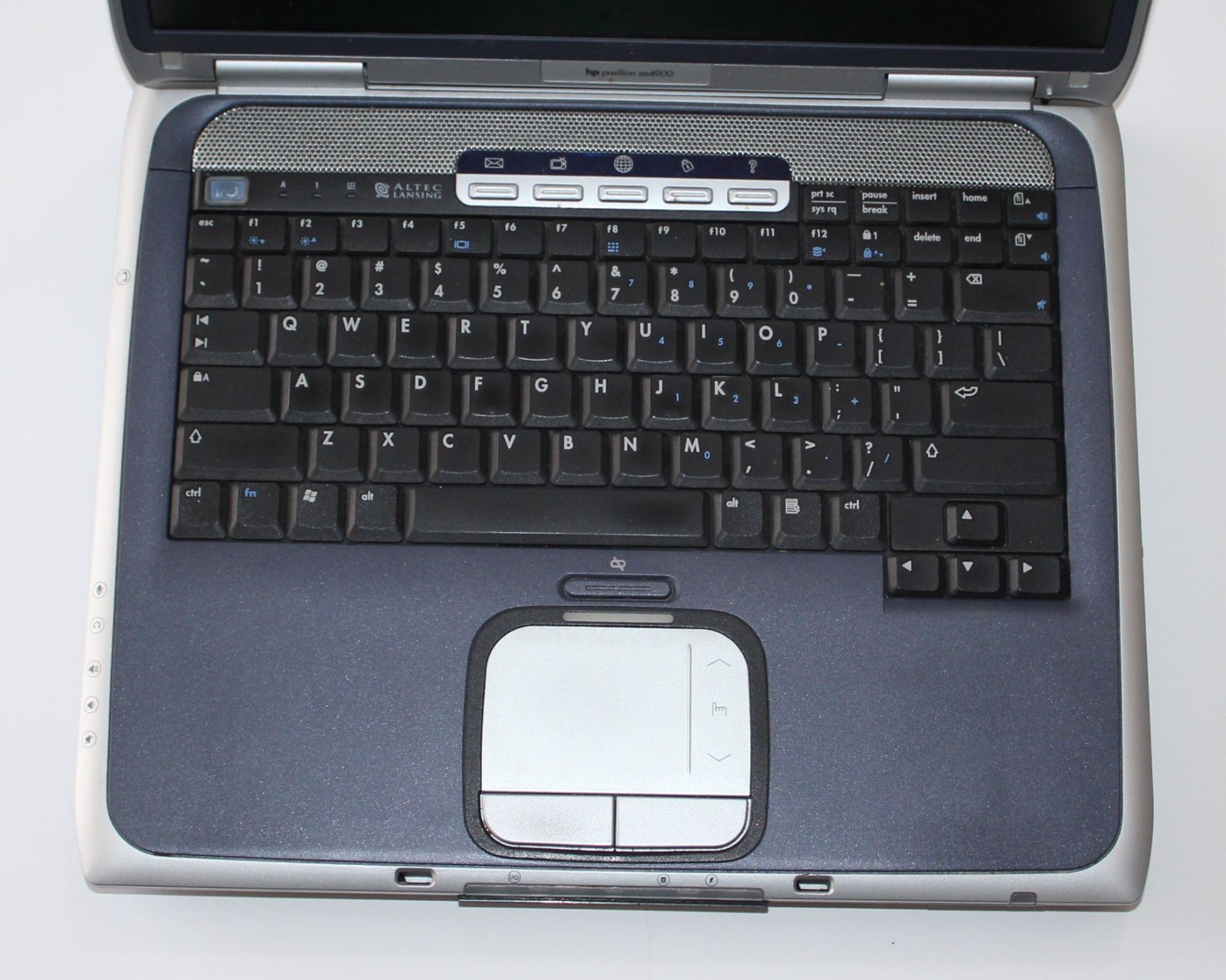 Old HP Pavilion ze4900 Laptop CELERON M for Windows XP – No HDD – As-Is