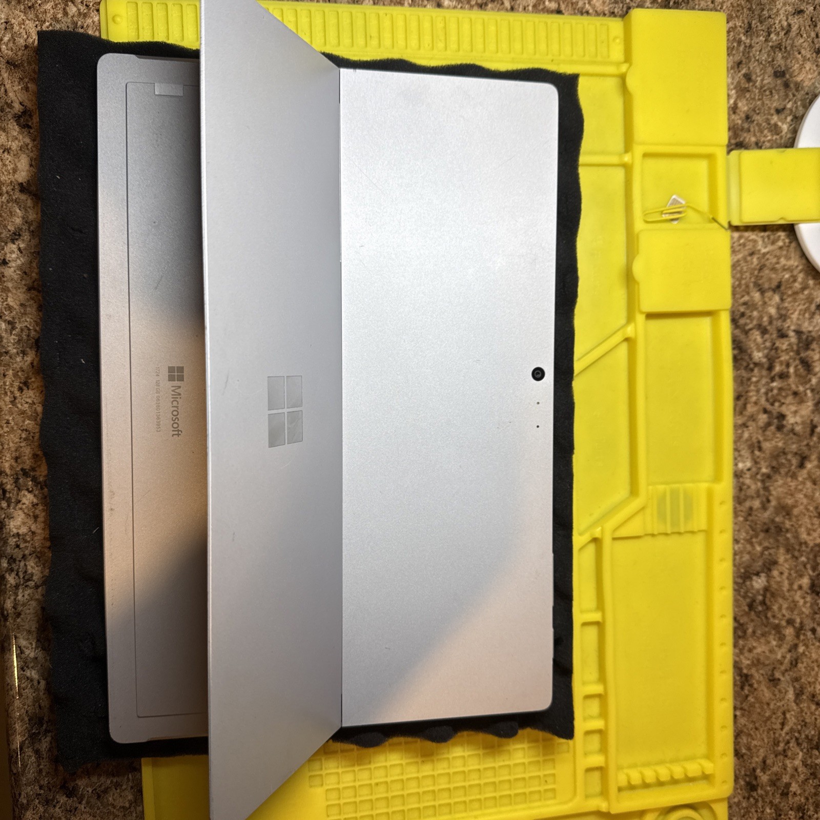 Microsoft Surface Pro 4 1724 i5-6300U 2.4GHz 4GB Ram 128GB cracked as is no test