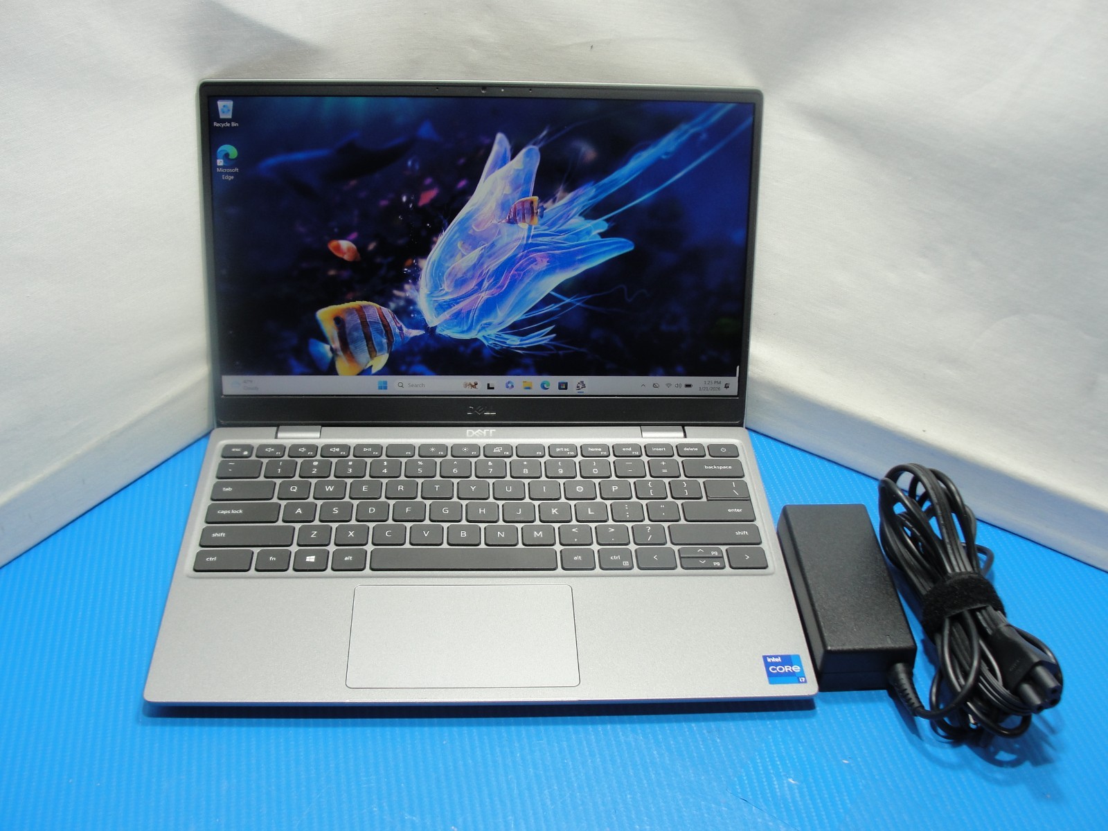 Dell Latitude 3320 13.3″FHD i7-1165G7 8GB RAM 2.8GHz 256GB SSD Intel Iris Xe
