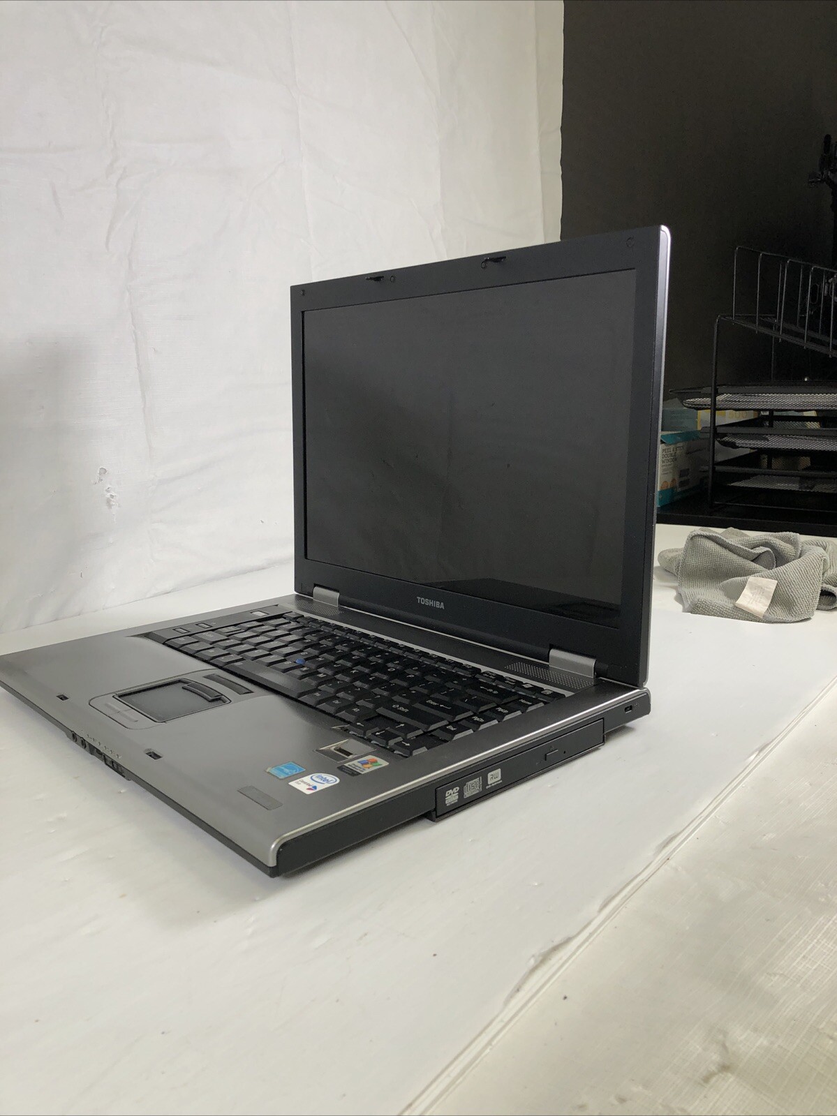 15.4” Toshiba Tecra A8-S8414 Laptop 120 GB HDD / 1 GB RAM / PARTS / BAD SCREEN