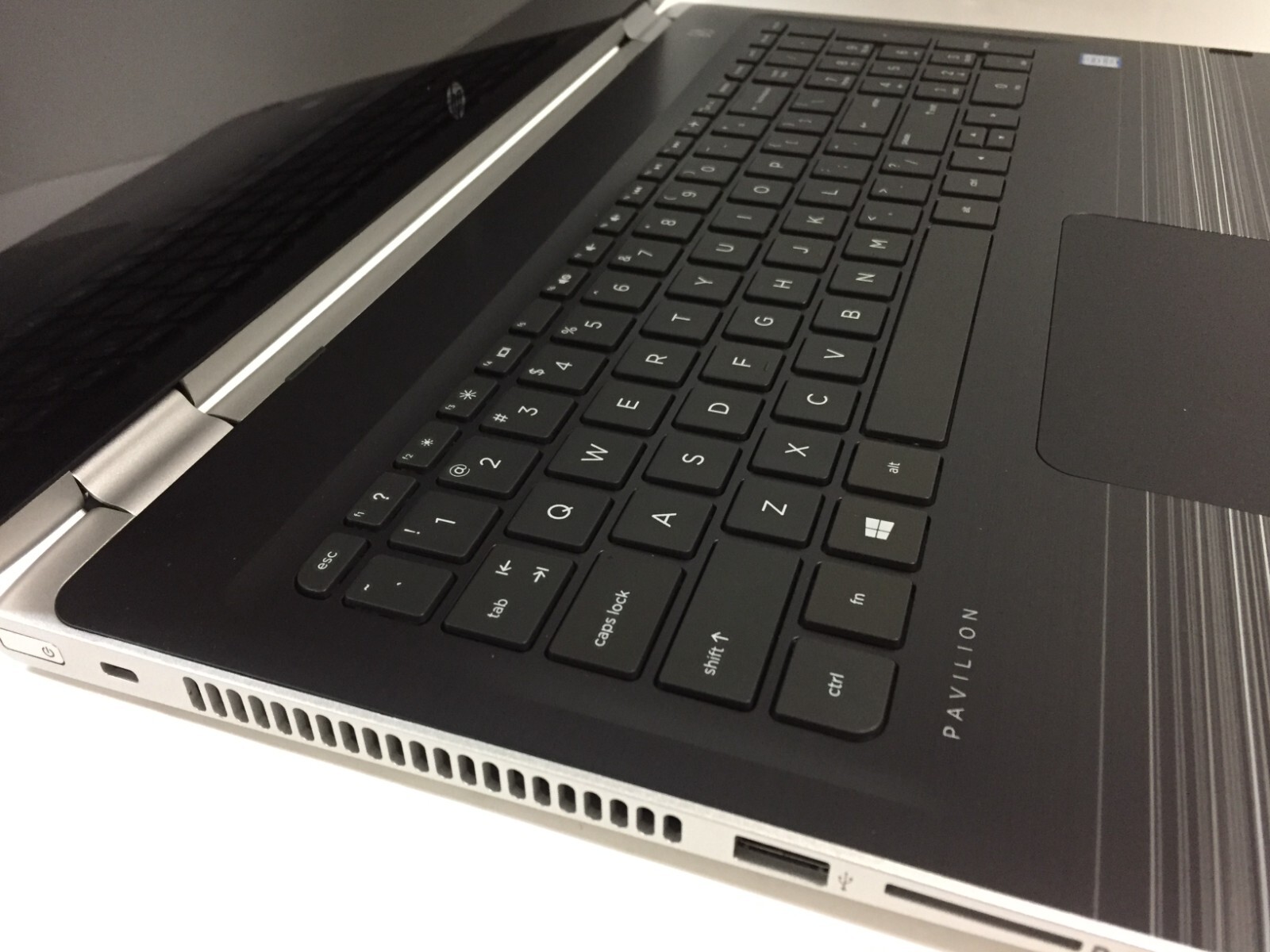 *Faulty* HP Pavilion x360 15-bk193ms 15.6″ Touch Laptop/i5-7200U/8GB/1TB HDD/W10