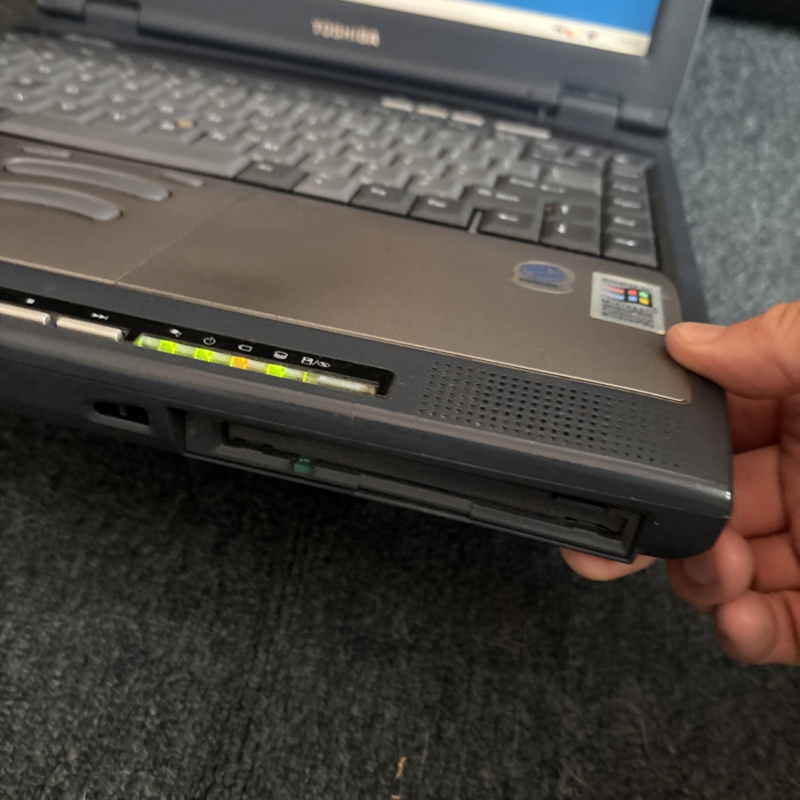 Toshiba 1800 Satellite CDROM 184mb RAM 9.35GB HDD 3.5″ Floppy*Needs New Battery*