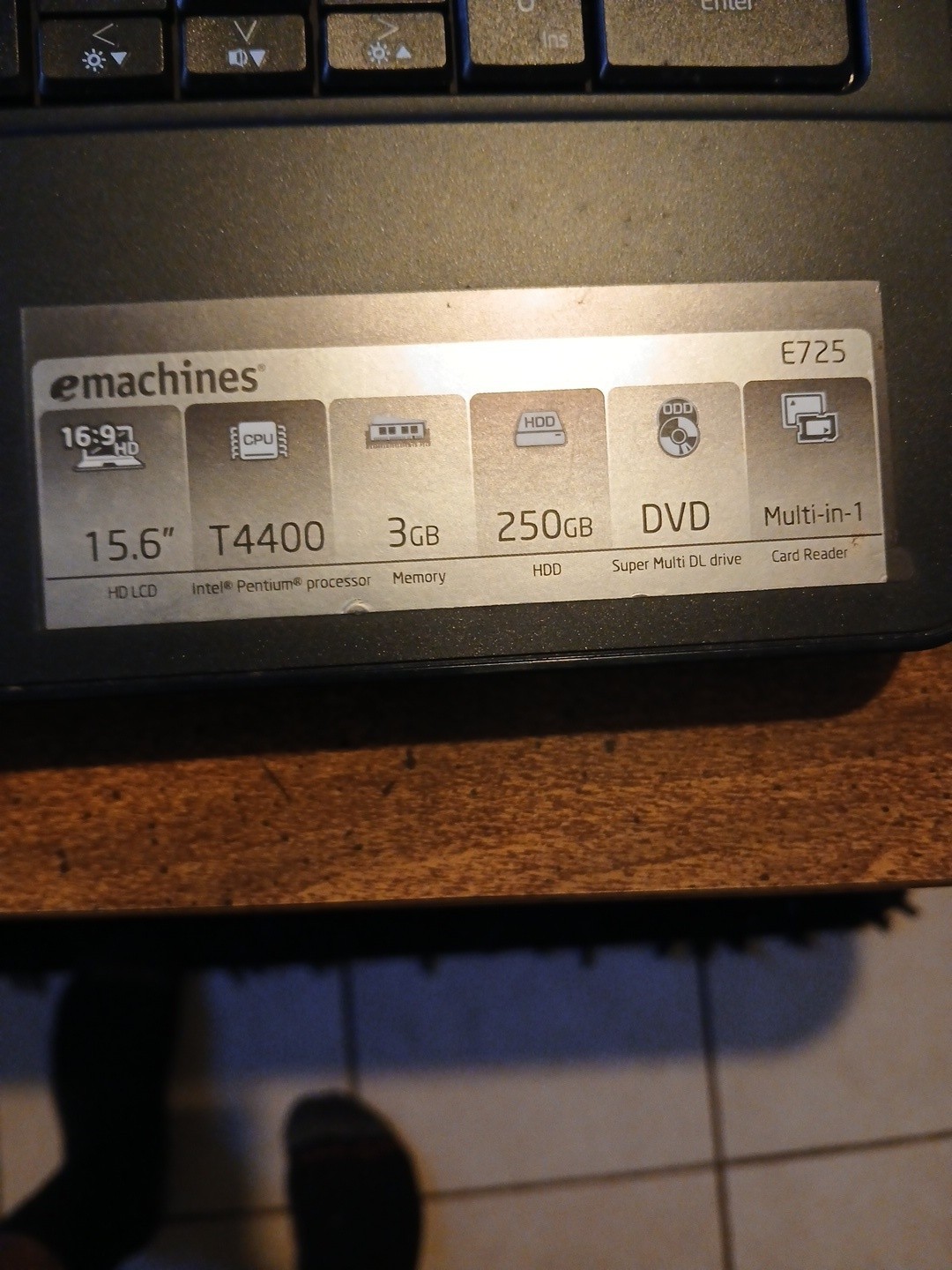 eMachines E725 15.6in Intel Pentium 2.20GHz 3GB 250GB HDD Win7 Black w/ charger