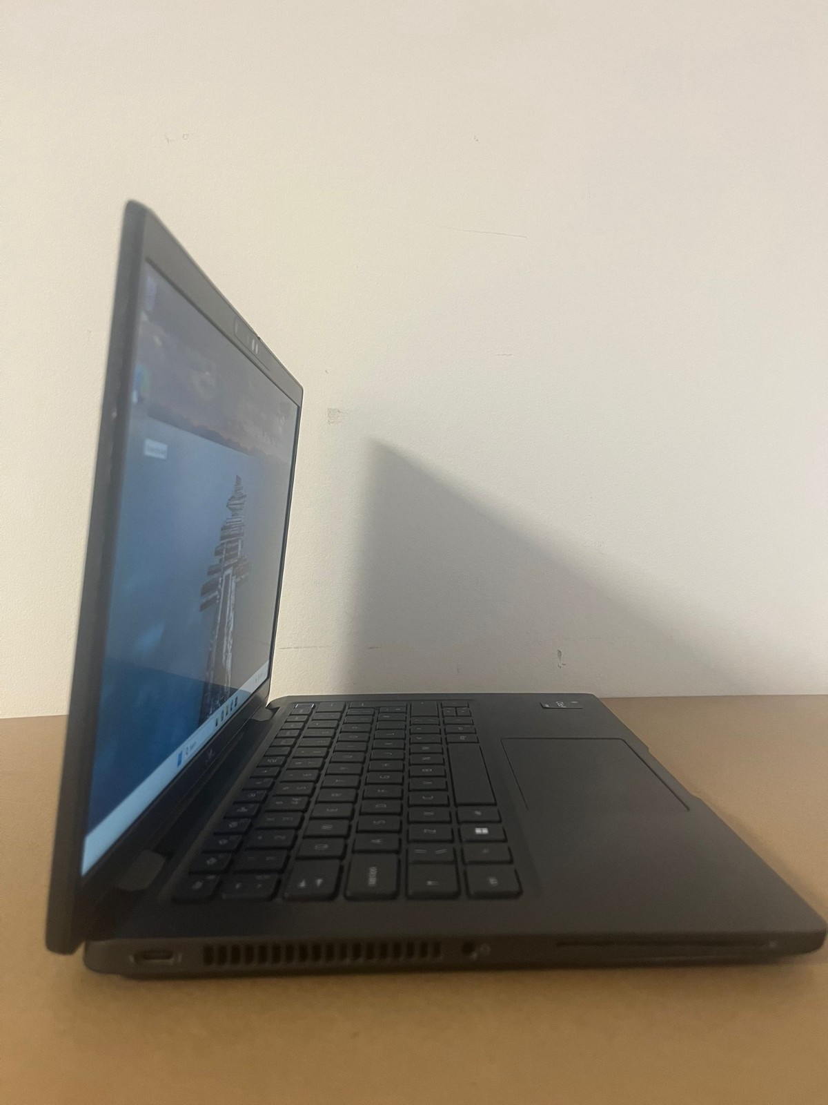 Dell Latitude 7330 i7-1265U 16GB RAM 256GB SSD 13.3″ FHD Win 11 Pro Laptop