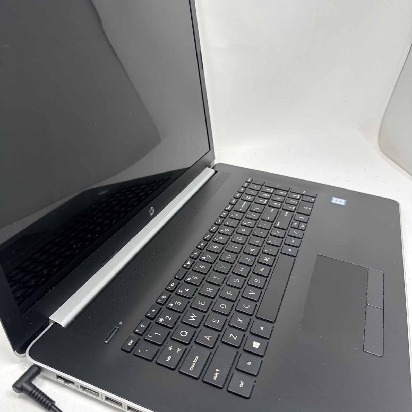 HP 17-by1061st 17.3” Intel Core i3 Laptop Boots To Windows Login Includes
