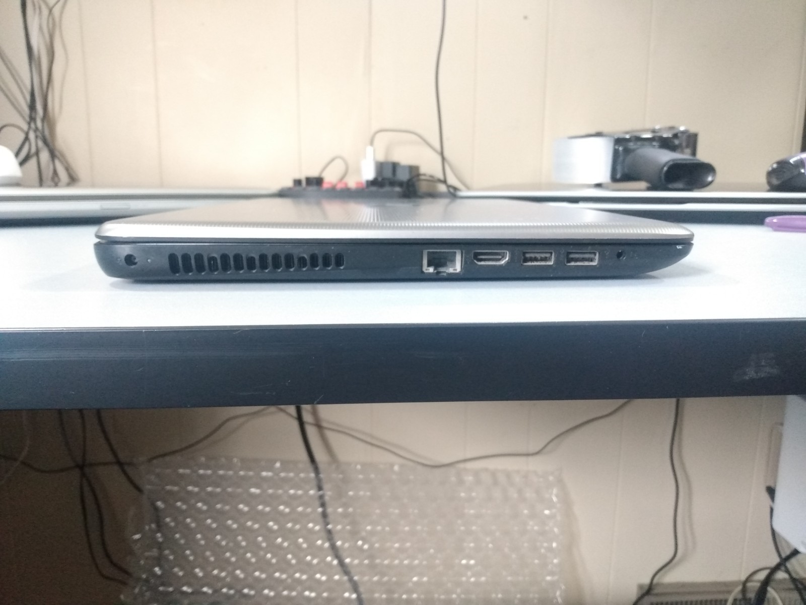 Hp 15-AY052NR windows 10 laptop