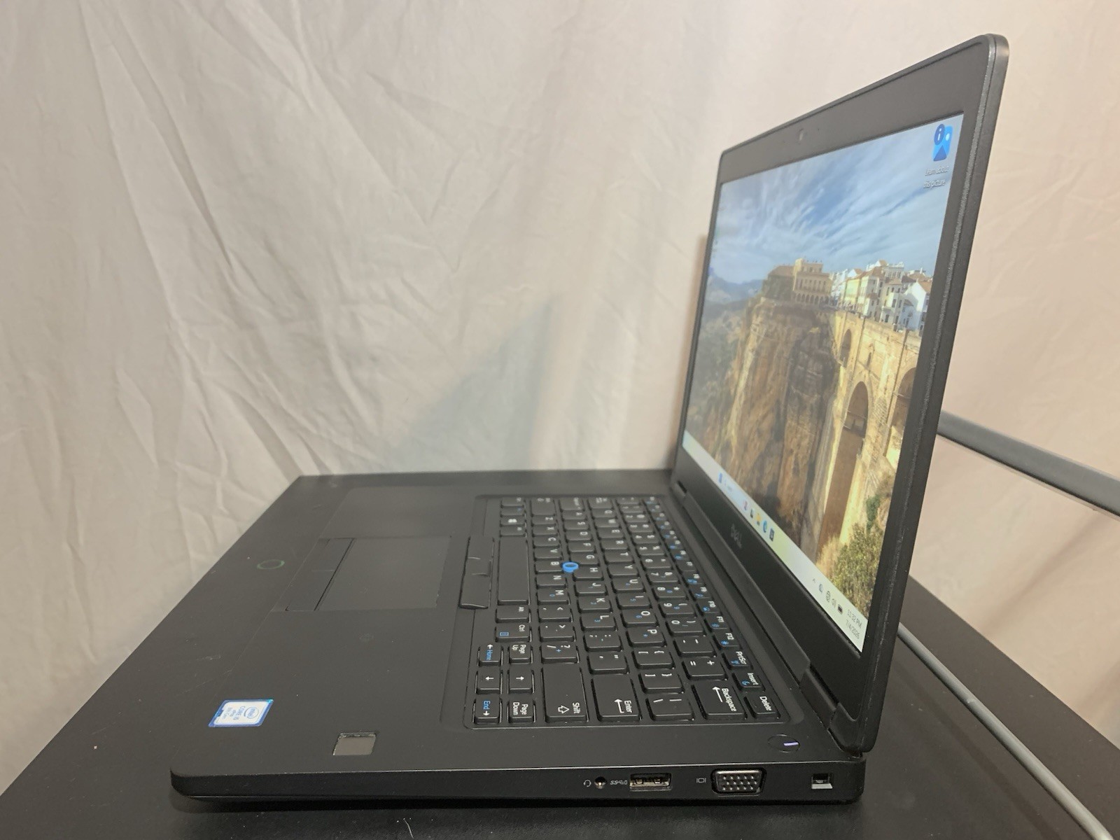 Dell Latitude 5490 i5-8350U 8GB 256GB SSD Win11 14in FHD Black