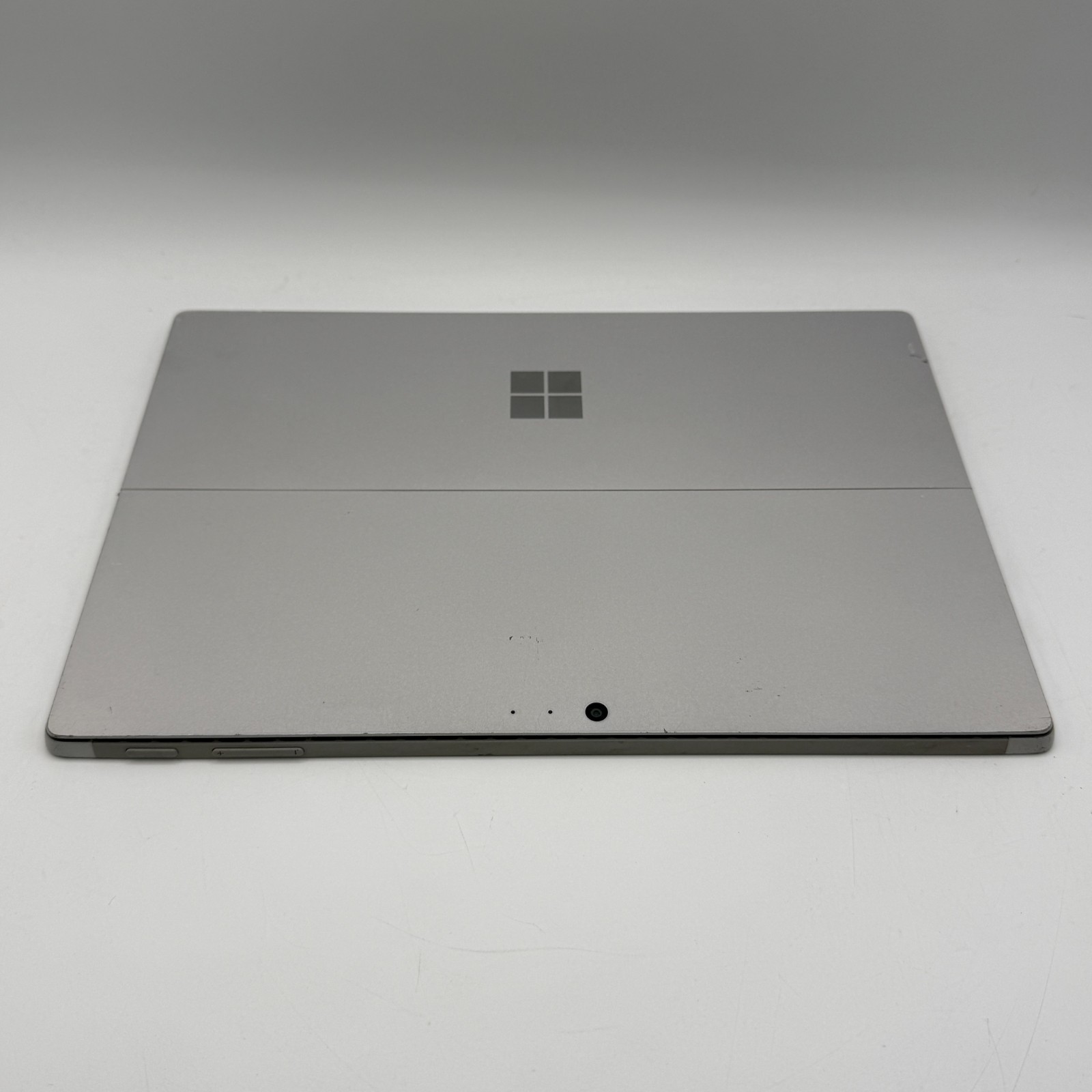 Microsoft Surface Pro 1796 i7-7660U 8GB 256GB SSD 2.50GHz Tablet Silver – C