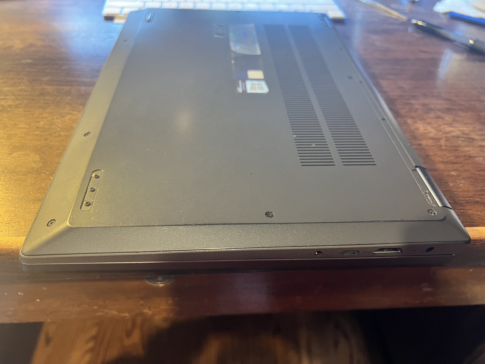 Lenovo IdeaPad Flex 5 – 1470 14″ Ryzen 5 4500U 2.38GHz 16GB RAM 256GB SSD 2 in 1