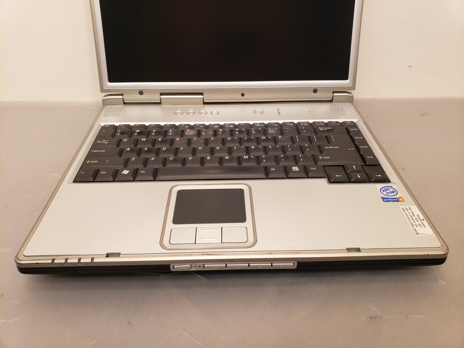 Vintage Asus Spartan A2500H Pentium 4, 2.66 15″ Notebook Laptop 512MB 30GB WinXP