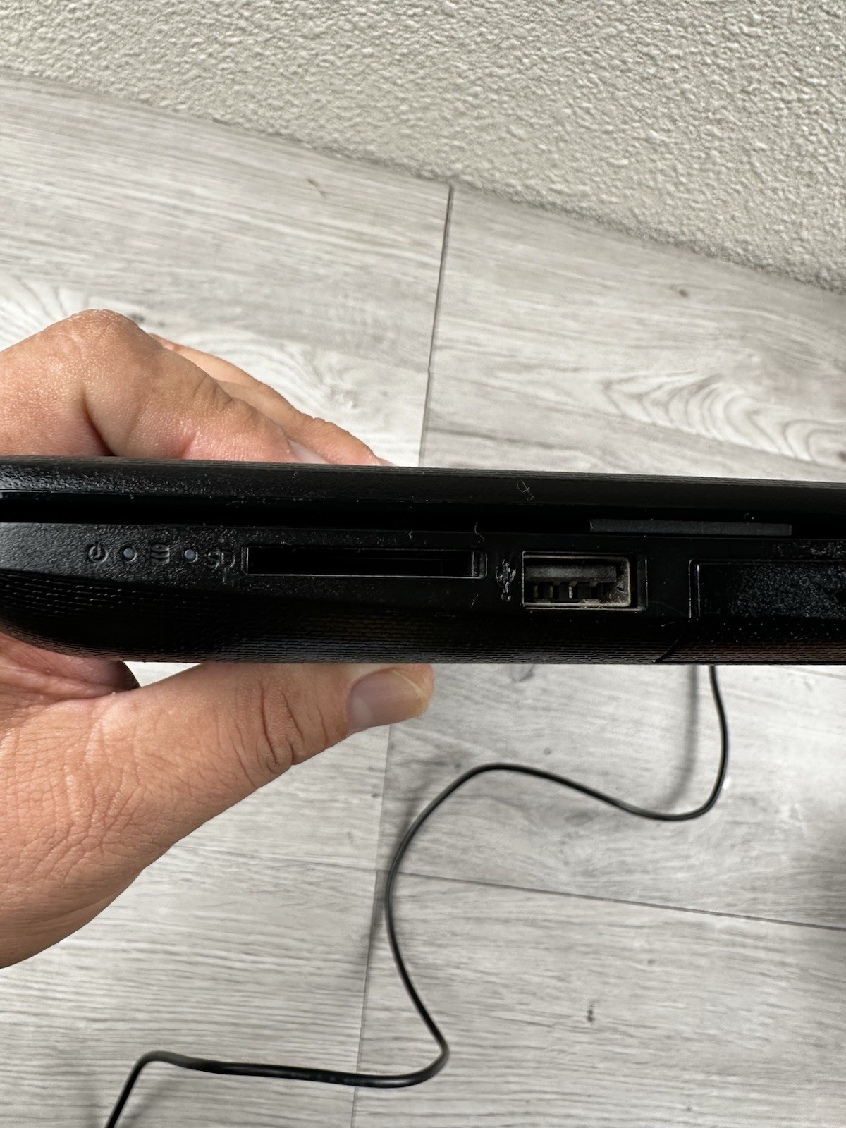 HP 15-db0011dx 15.6″ Laptop AMD A6-9225 R4 / 4GB RAM / 930GB HDD / Win 8 HOME