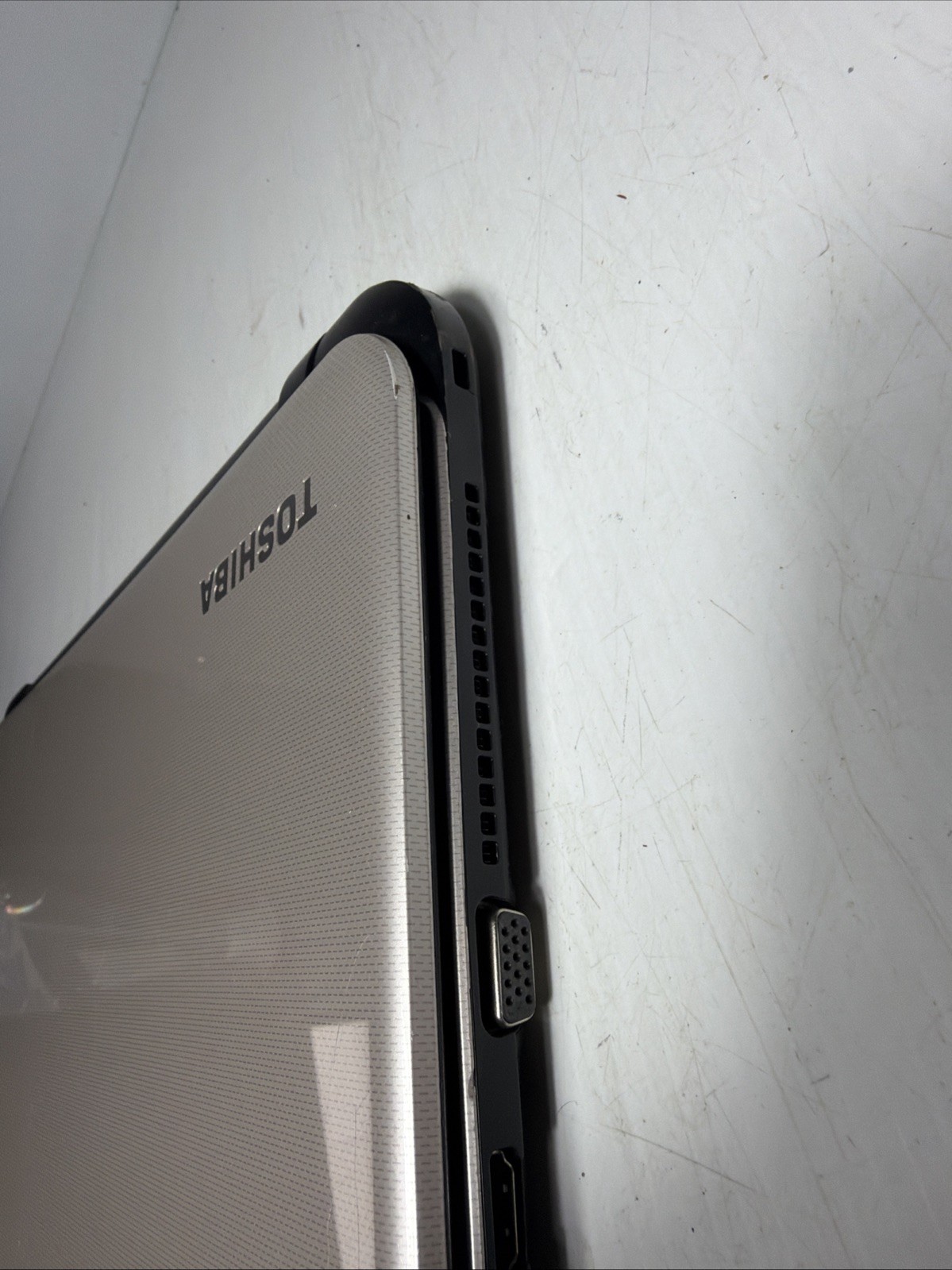 Toshiba Satellite L55 15″ Laptop i5-4210u 8gb Ram No Drives Boots Bios