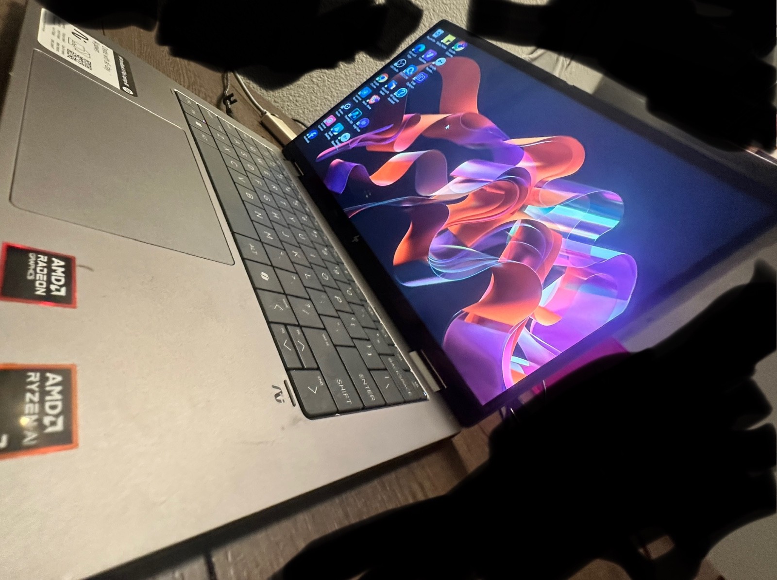 HP 14″ OmniBook X Flip 2-in-1 Copilot PC AMD Ryzen AI 7, 24GB RAM, 1TB SSD