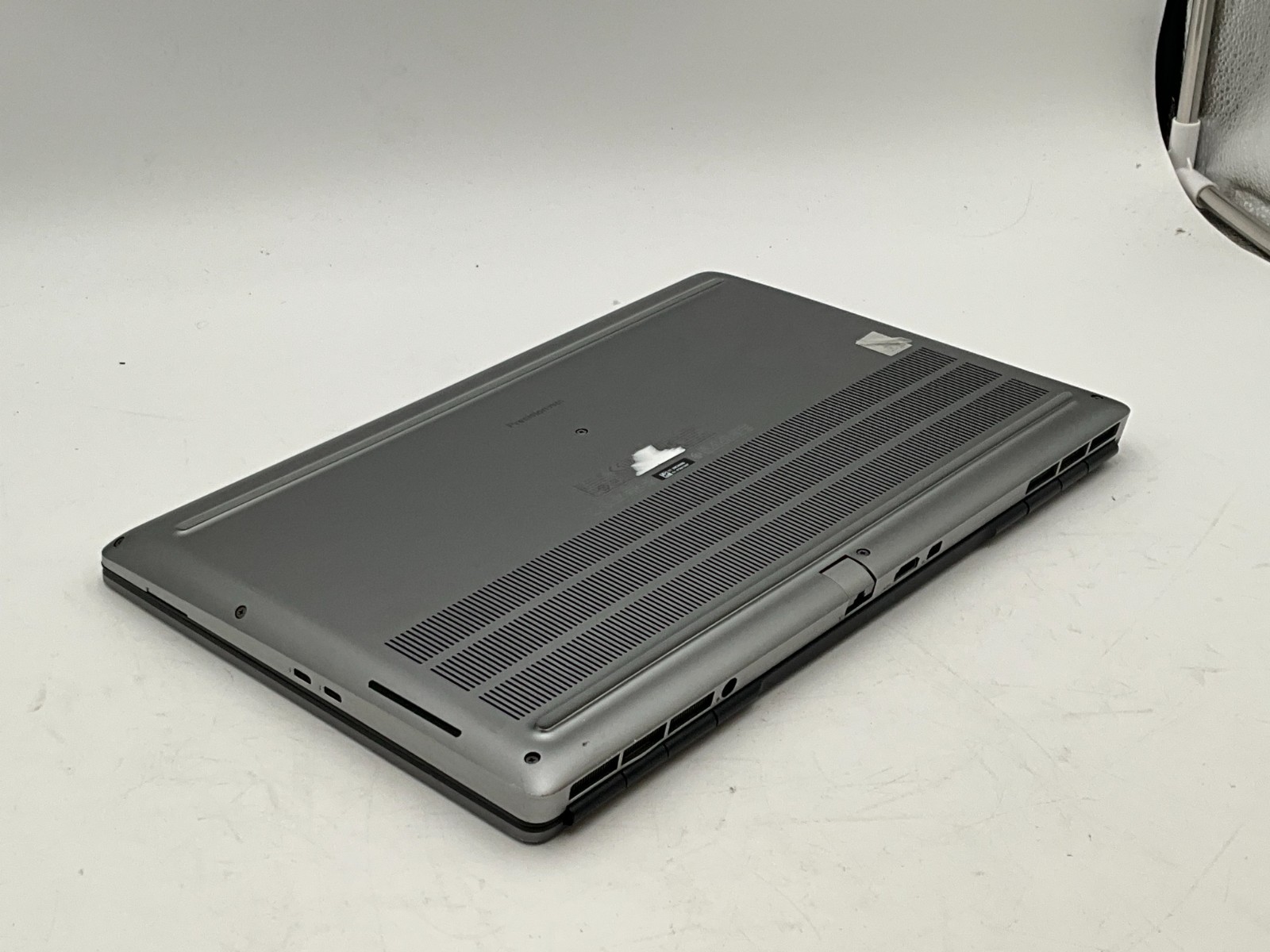 DELL Precision 7560 i7-11850H 2.50g 32GB 1tb T1200 15.6″ WIN11 Laptop 2MCW4M3