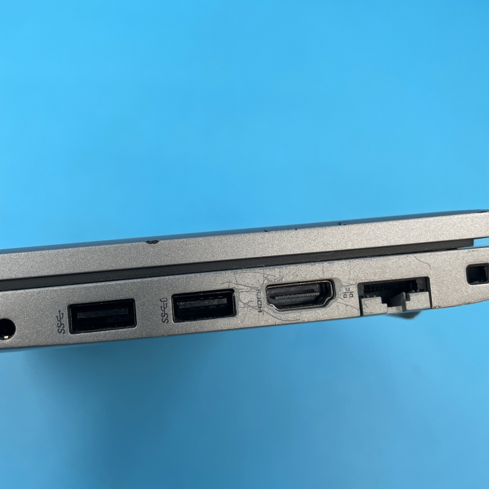 Dell Latitude 5520 | i7-1165G7 | 8GB RAM | 256GB SSD | NO OS | 53% BATTERY