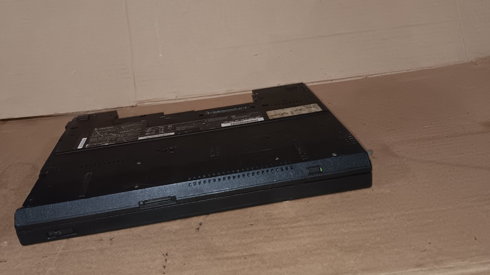 Lenovo ThinkPad R61 Laptop Intel C2D T7500 @ 2.20 GHz, 15.4″ LCD Screen 8932