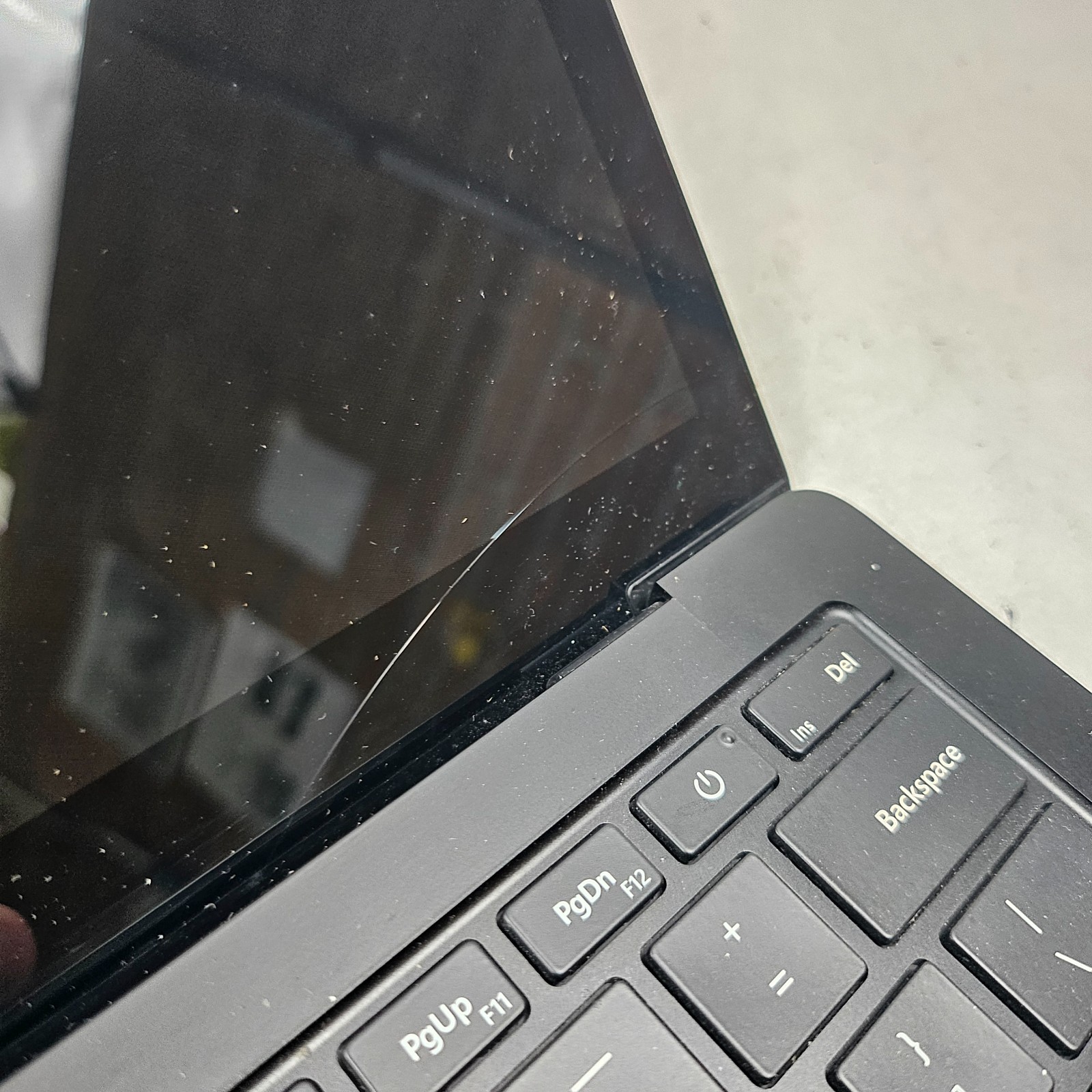 Microsoft Surface Laptop 3 15.6” i7-1065G7 512GB SSD 16GB RAM CRACKED SCREEN
