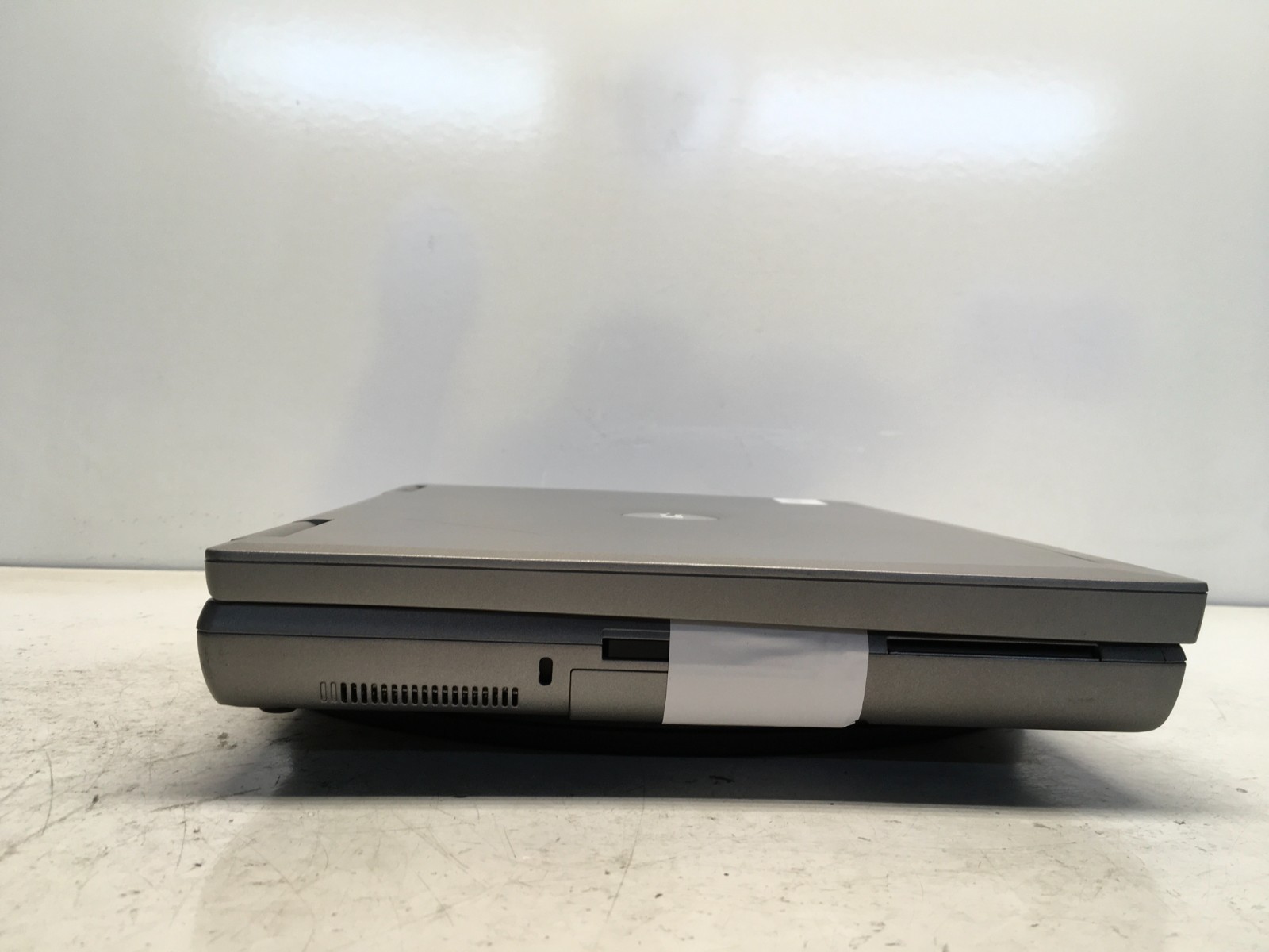 Dell Latitude D810 Intel Pentium M 06D8 1.73GHz 2 GB NO HDD/Battery