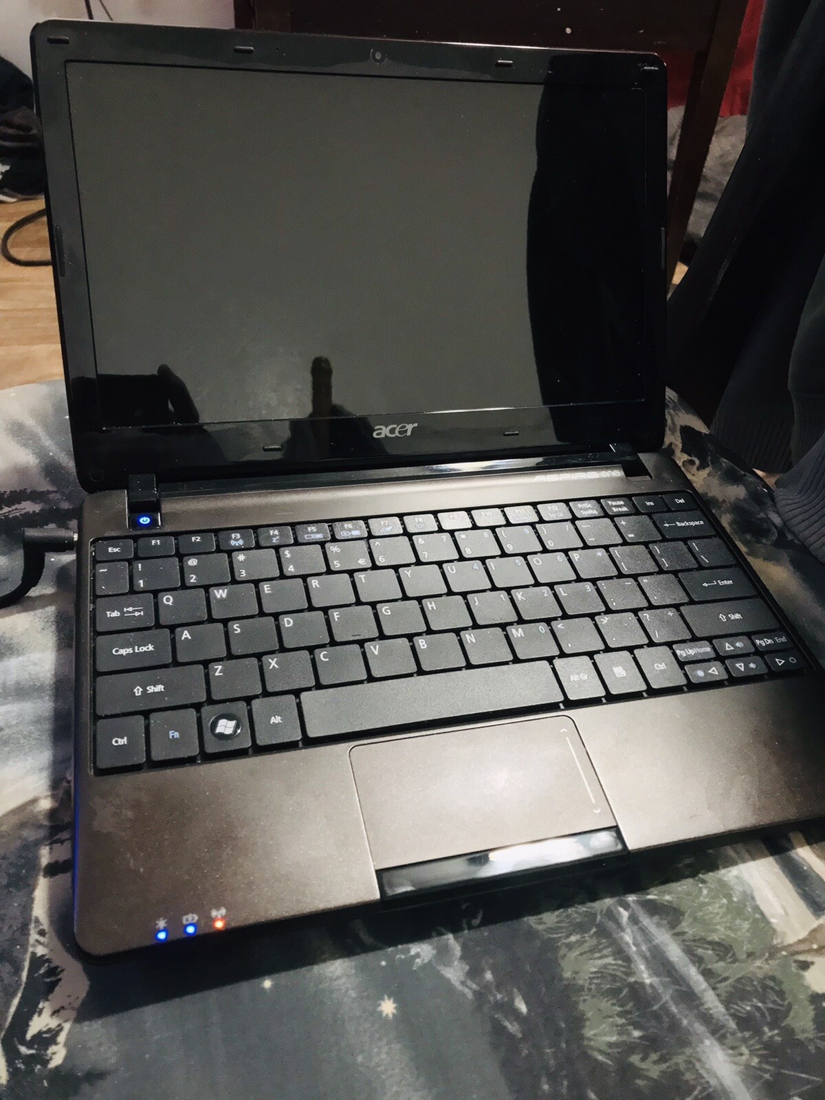 acer-aspire one 722. 8GB RAM. AMD C-60 Processor. NO SSD Or HDD