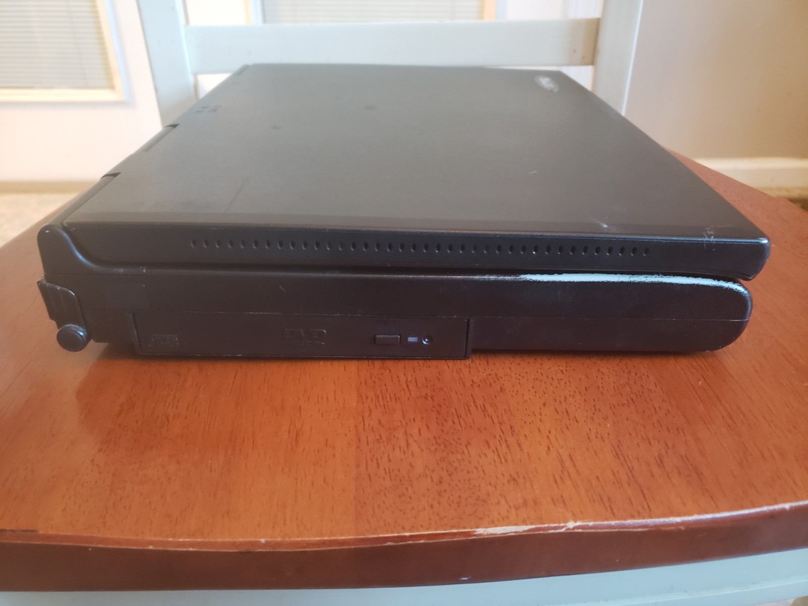 Very Rare Clevo Kapok 8500v Vintage Gaming Laptop P3 1ghz 768m AtiRage128 Winxp
