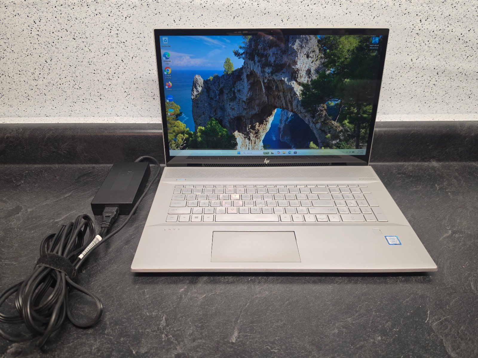 HP Envy 17m-ce0013dx – i7-8565U, 16GB RAM, 512GB SSD, NVIDIA MX 250, Touchscreen