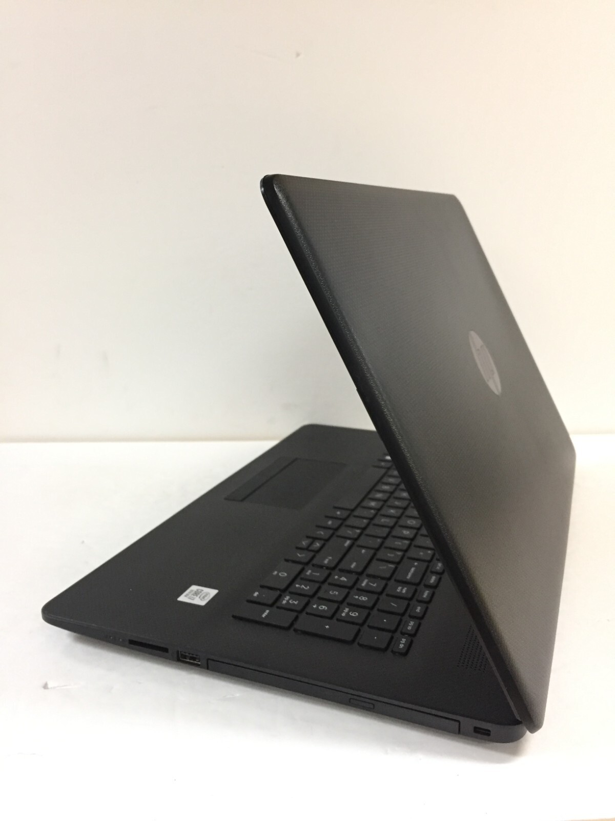 HP 17t-by200 7EF28AV 17.3″ Touch Laptop/Intel i7-10510U/8GB RAM/256GB SSD/Win10H