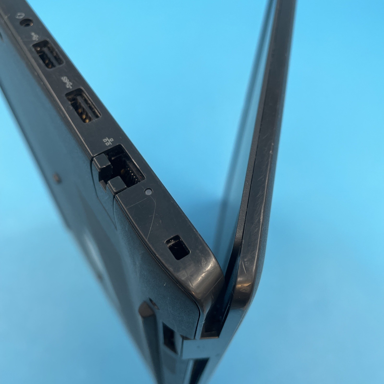 Dell Latitude 3420 | i5-1135G7 | 8GB RAM | 256GB SSD | WIN 11 PRO | 80% BATT