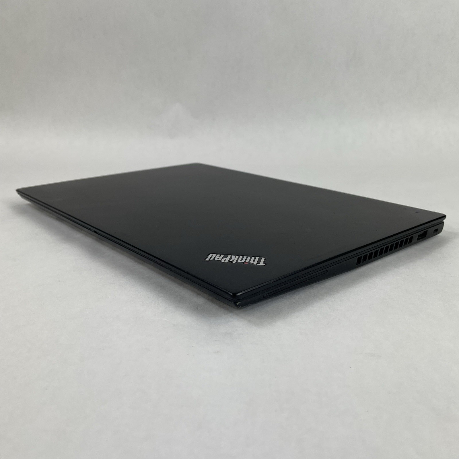 Lenovo ThinkPad T490s 14″ i5-8365U 1.60 GHz 8 GB RAM No SSD/OS/AC – Logo