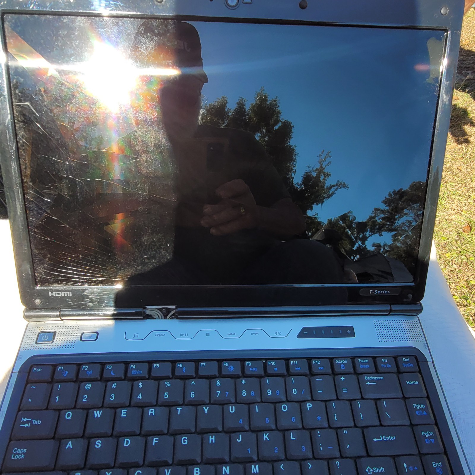 Gateway W350A 14″ Laptop AS IS Parts Only. W/ Power Adapter No Battery