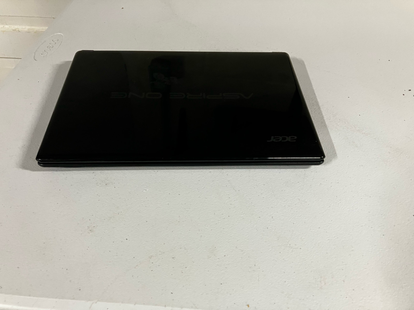 AS-IS Acer Aspire One AO756 11.6″ Laptop (1.4GHz Celeron, 4GB RAM, NO HDD)