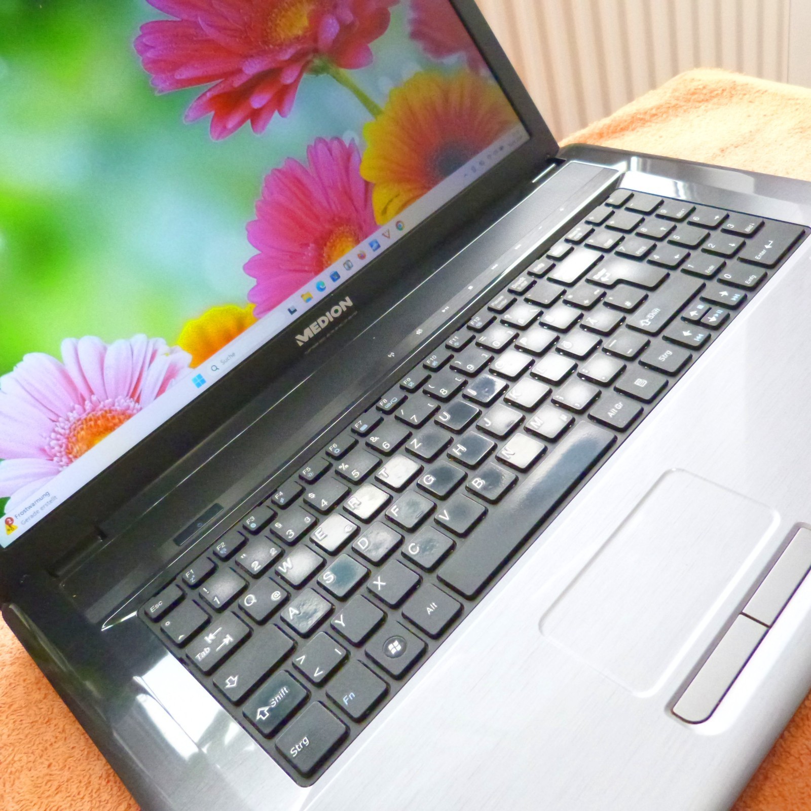 Medion E7222 17 inch HDP DOLBY CINEMA l Windows 11 3x HDD SSD l 12GB RAM…