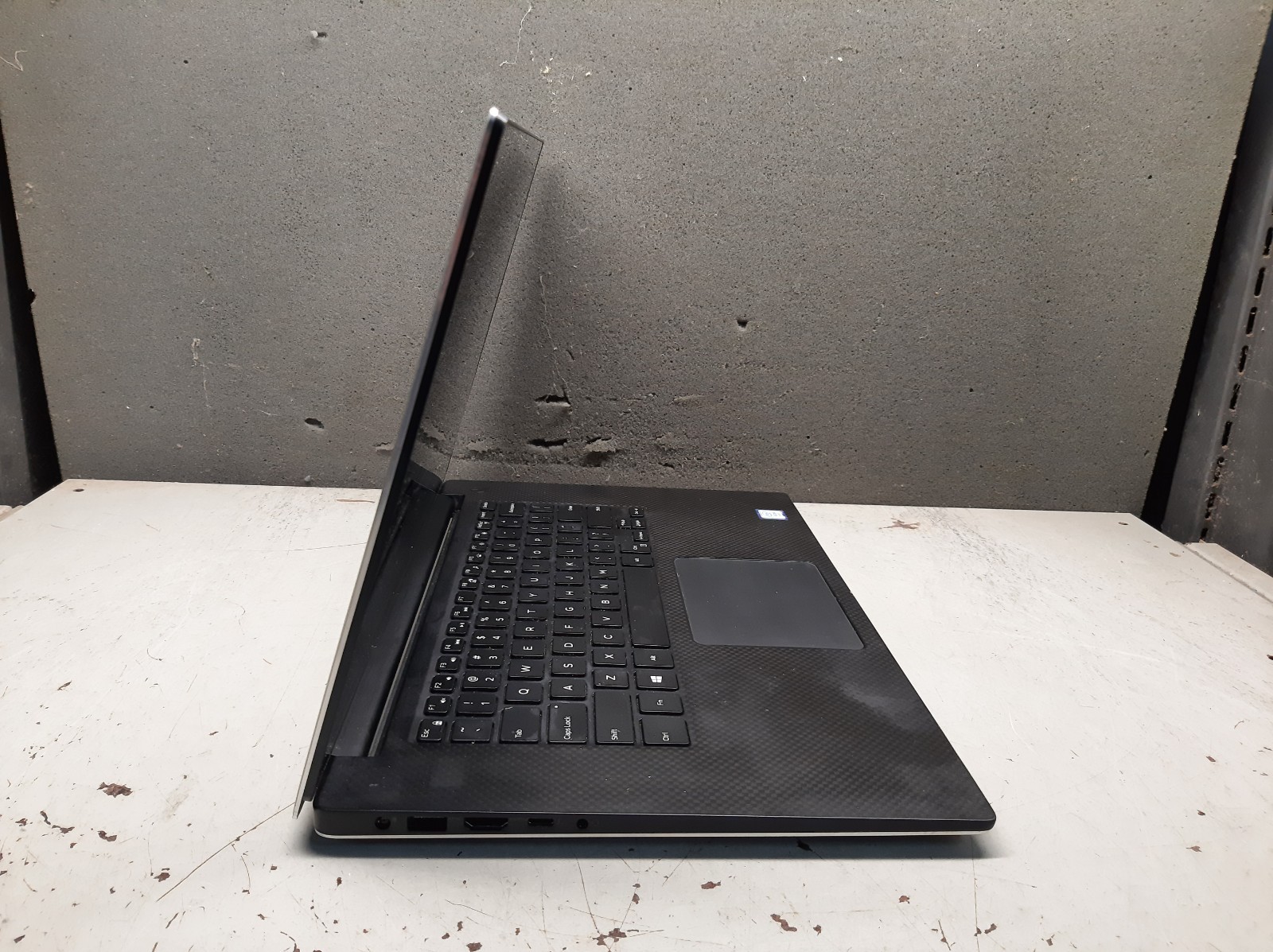 Dell Precision 5520 15.6″ Xeon E3 1505M v6 4GB RAM 512GB SSD NVIDIA Windows 11