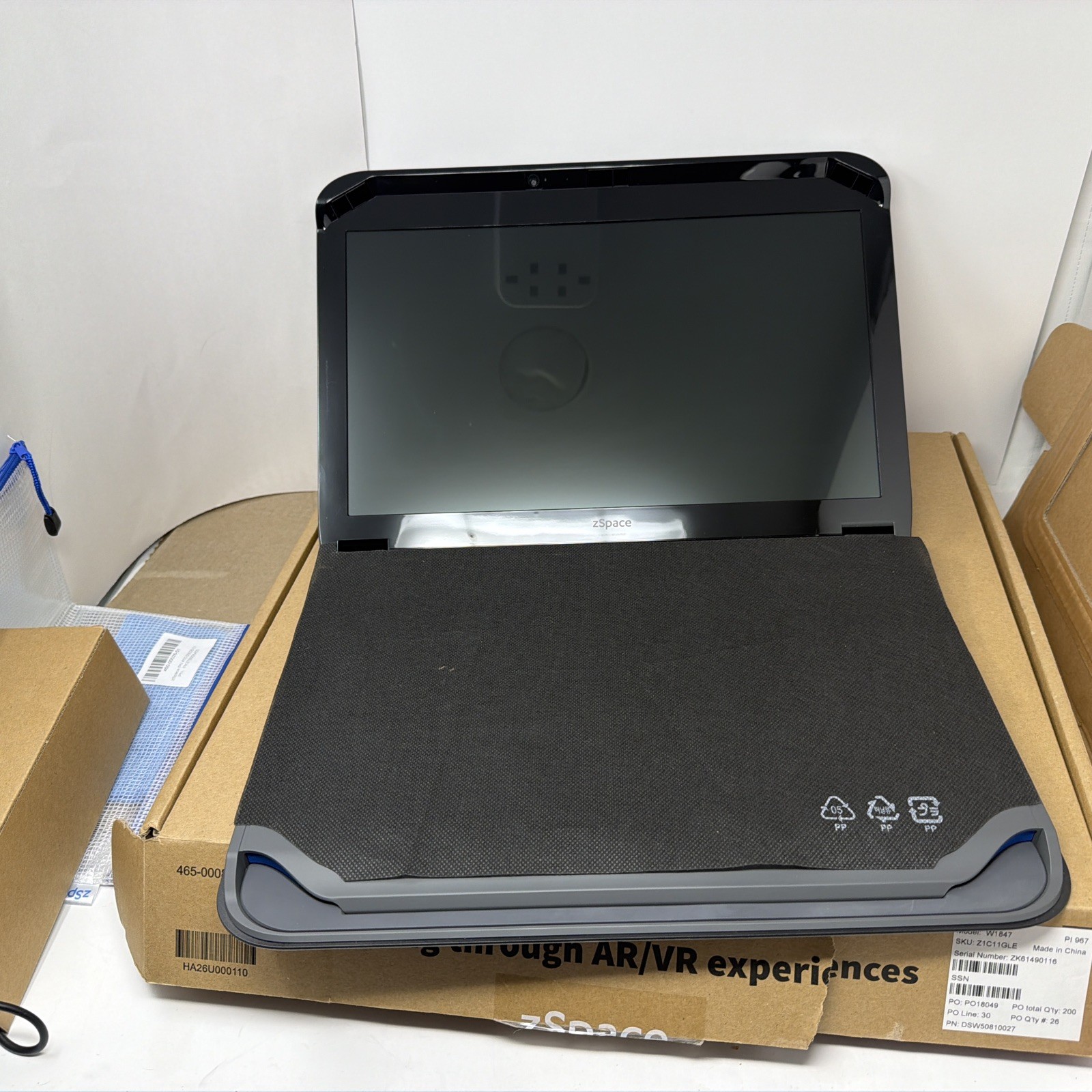 zSpace Original Edition W1847 15.6″ (A9-9420 – 8GB RAM – 128GB SSD – Win11Pro)