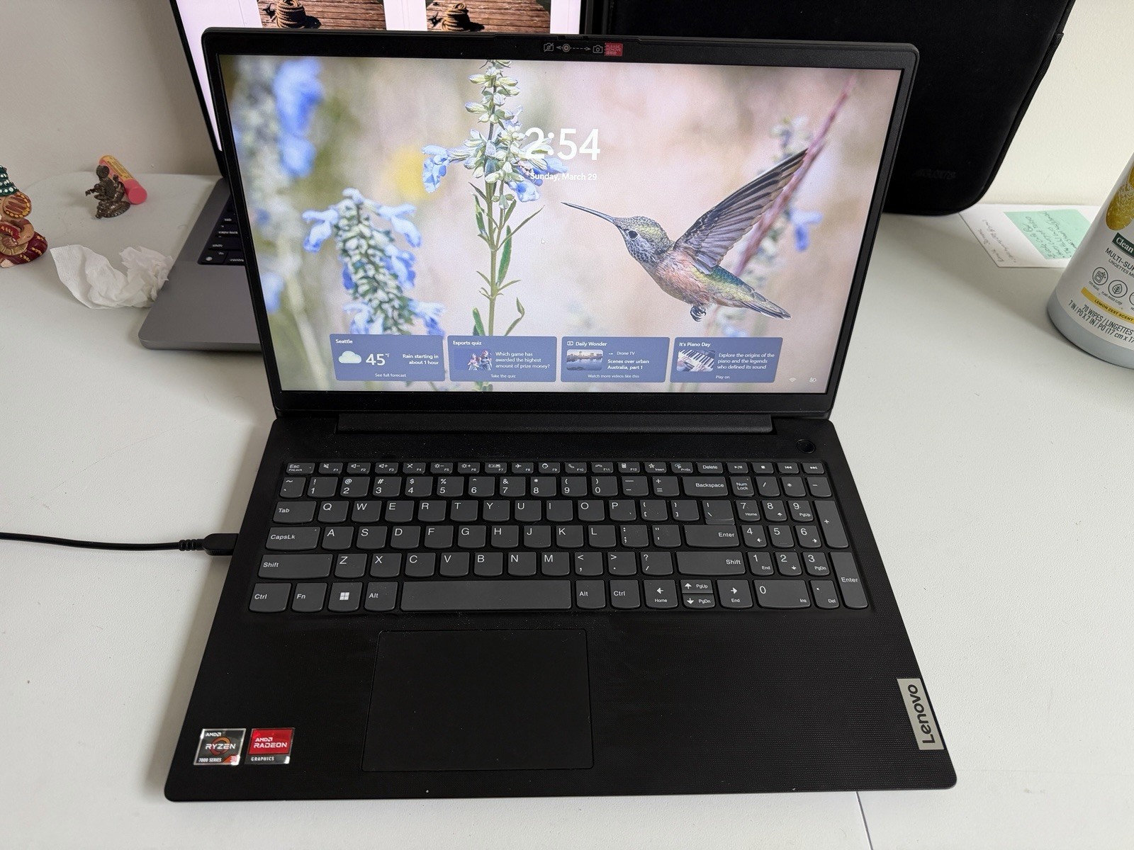 Lenovo V15 G4 15.6″ 512GB SSD 16GB RAM 2.4GHz AMD Ryzen 3 7320U, Mint