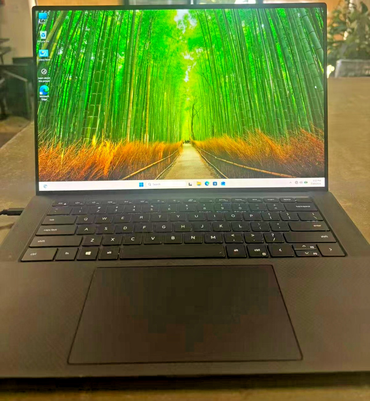 Dell Precision 5560 Xeon W-11955M 16GB 256GB SSD RTX A2000 Win 11 Pro N2
