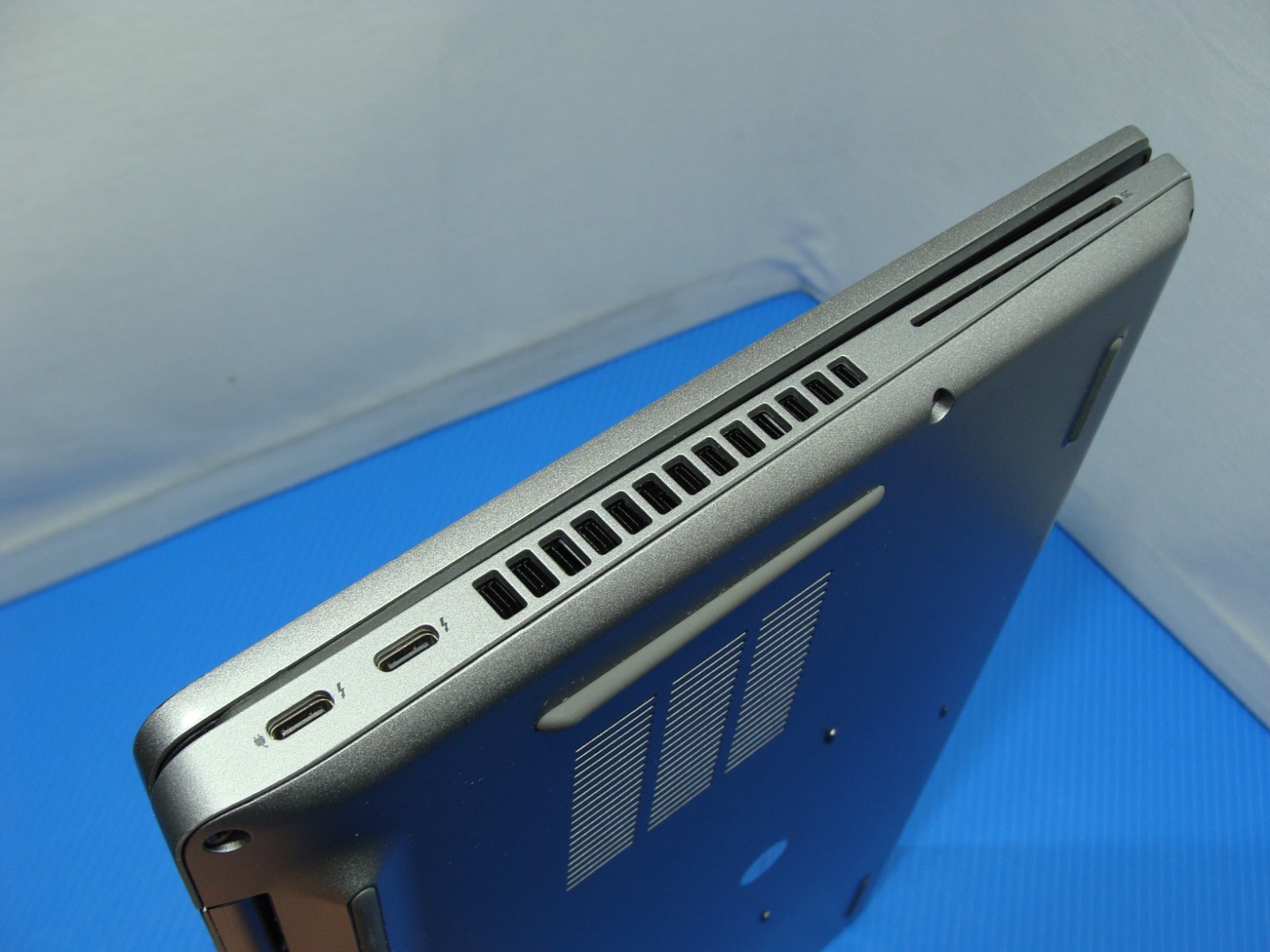 Dell Latitude 5421 14″FHD vPRO Core i7-11850H 2.5GHz 16GB 256GB W11Pro +Charger