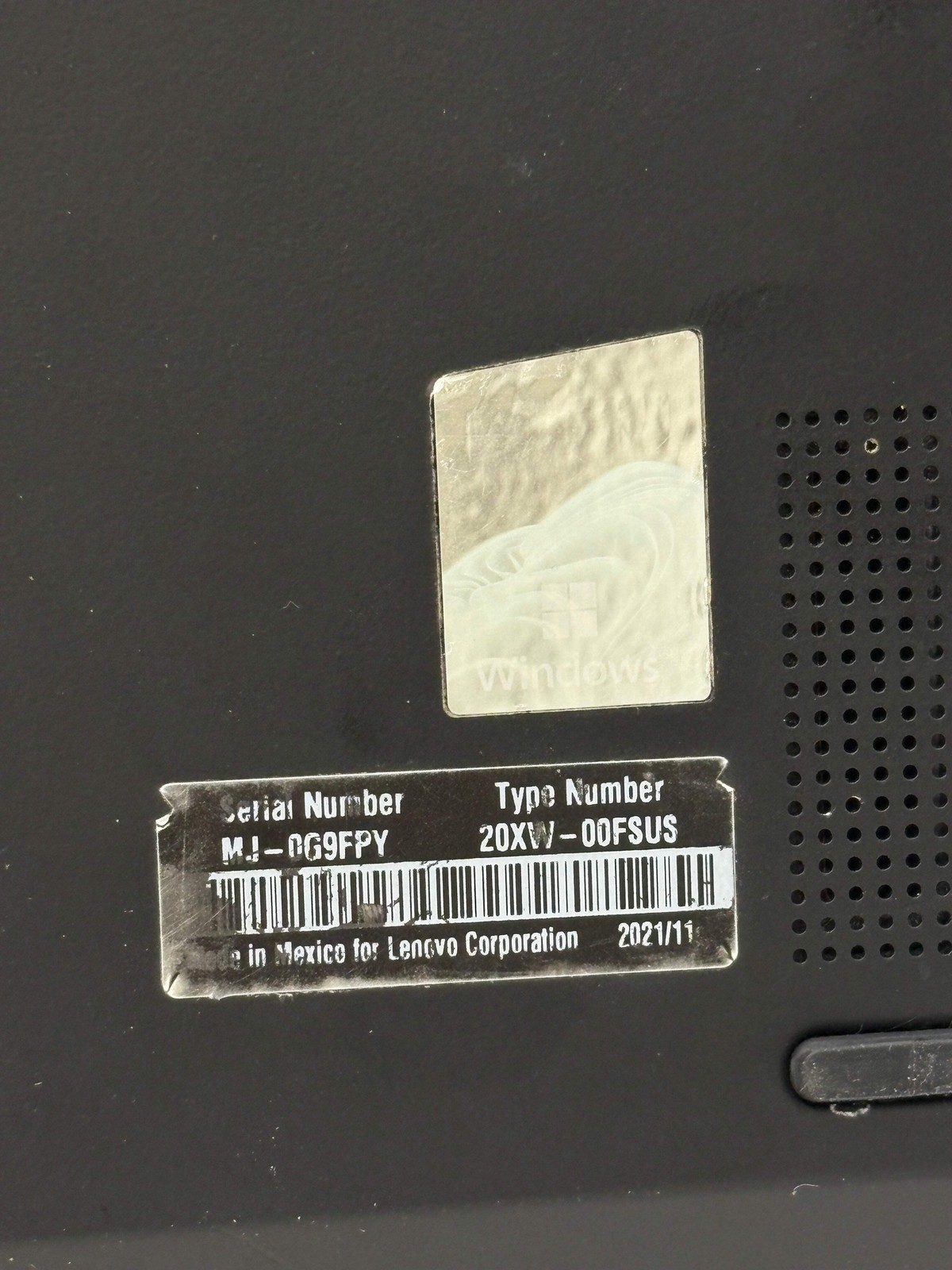 Lenovo ThinkPad X1 Carbon Gen 9 Intel Core i7-1165G7 16GB RAM 1TB SSD Black