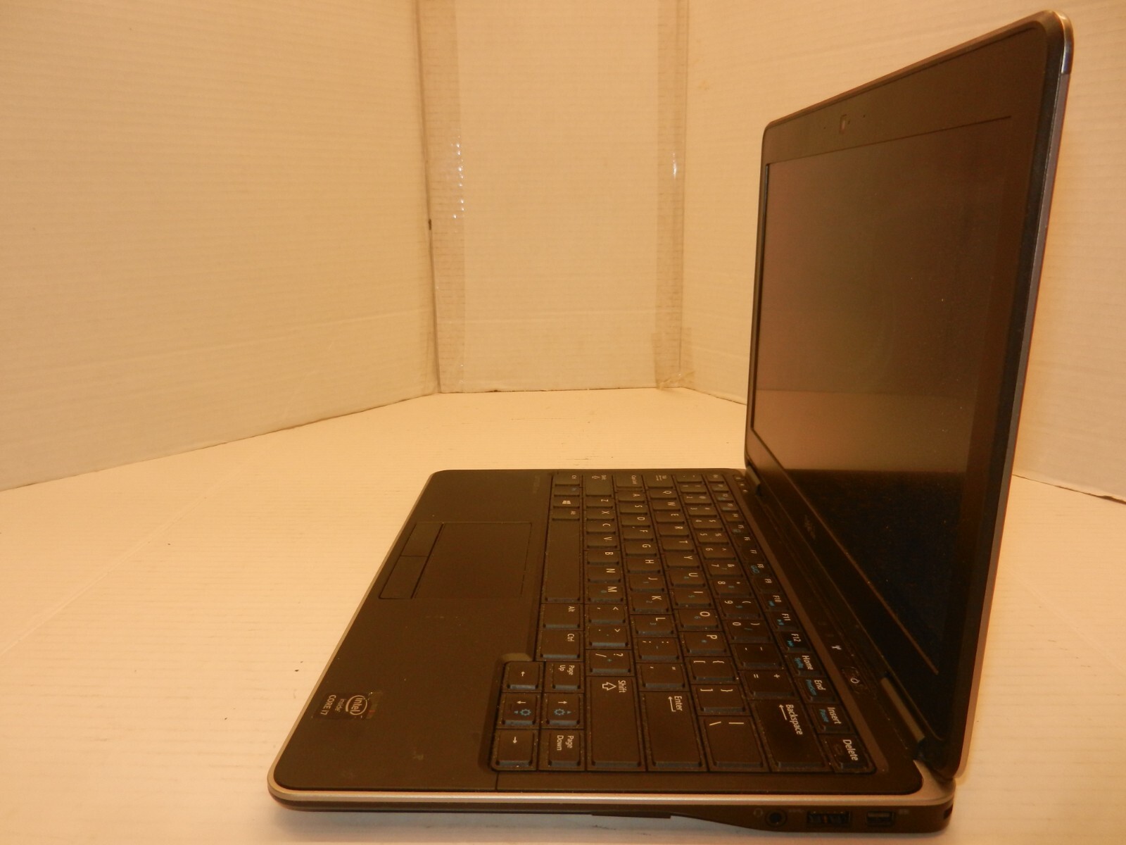 DELL LATITUDE E7240 12″ CORE i7-4600U 8GB RAM 256GB SSD WINDOW 10 (B)